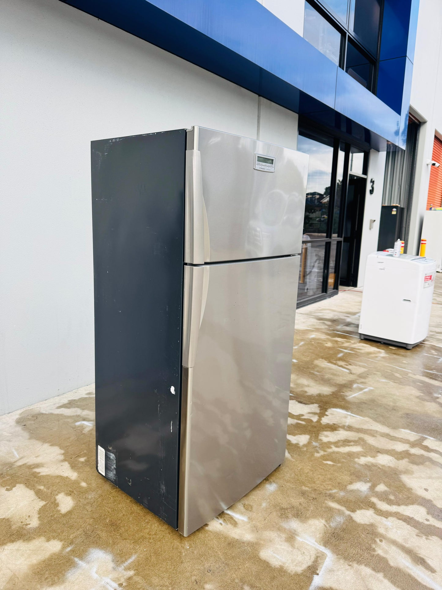 WESTING HOUSE 517 LITRES FRIDGE FREEZER