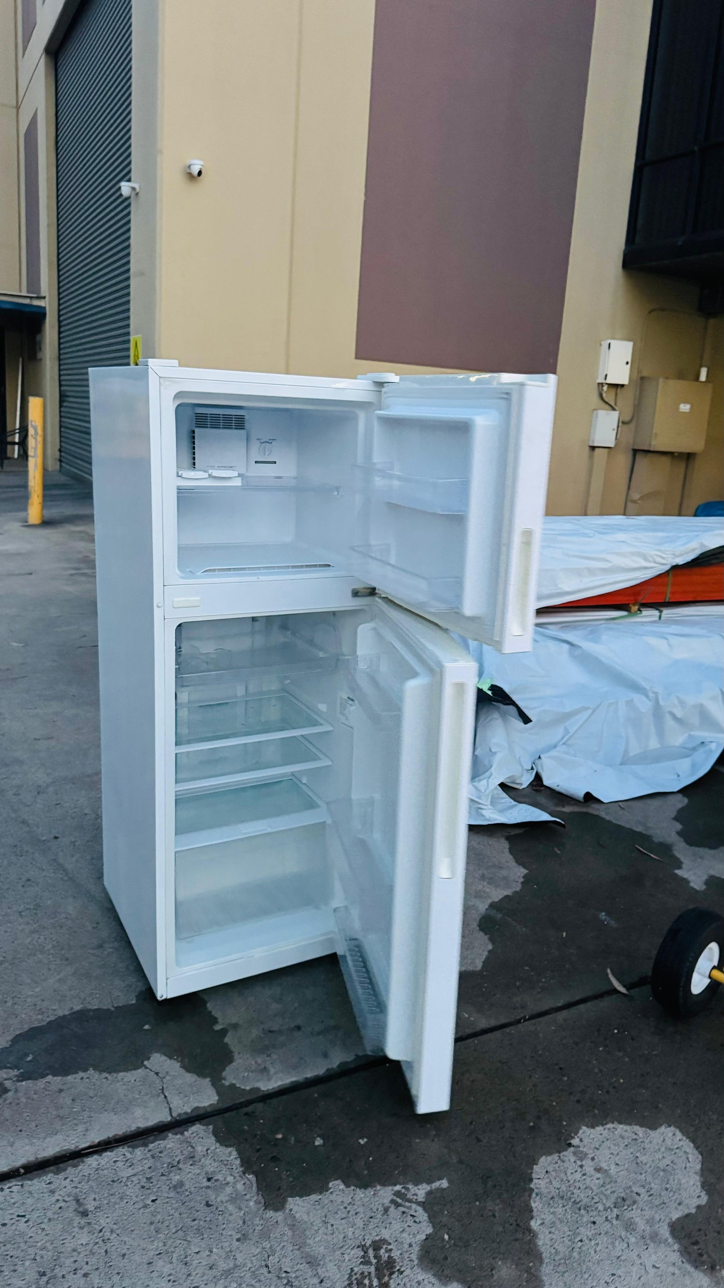 HAIER 224 LITRES FRIDGE FREEZER