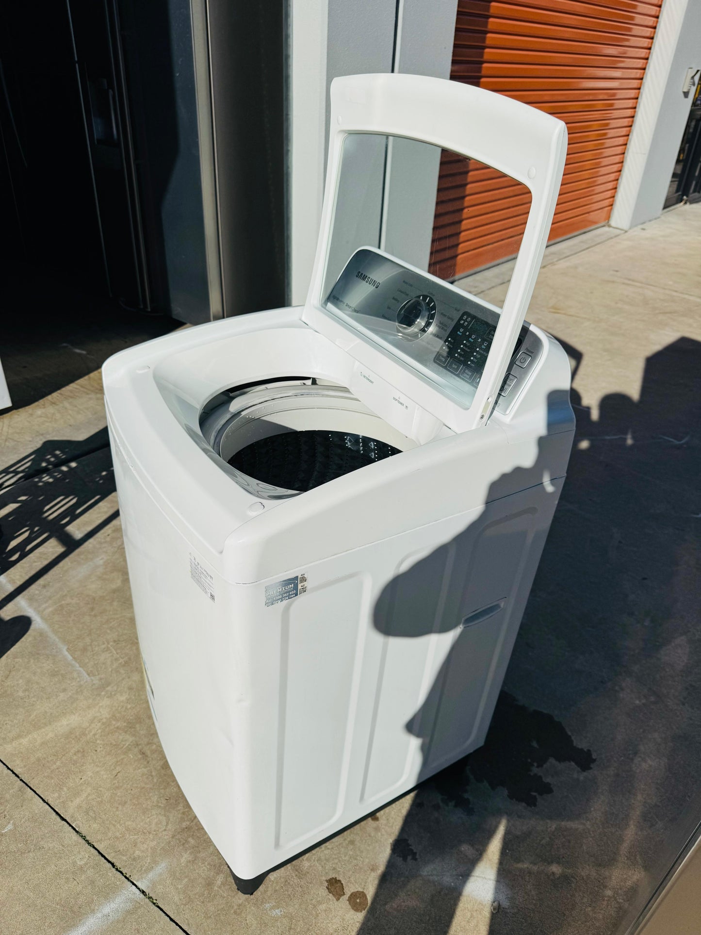 **HISENSE 272 LITRES FRIDGE FREEZER & SAMSUNG 8KGS TOP LOADER WASHING MACHINE COMBO PACKAGE DEAL**