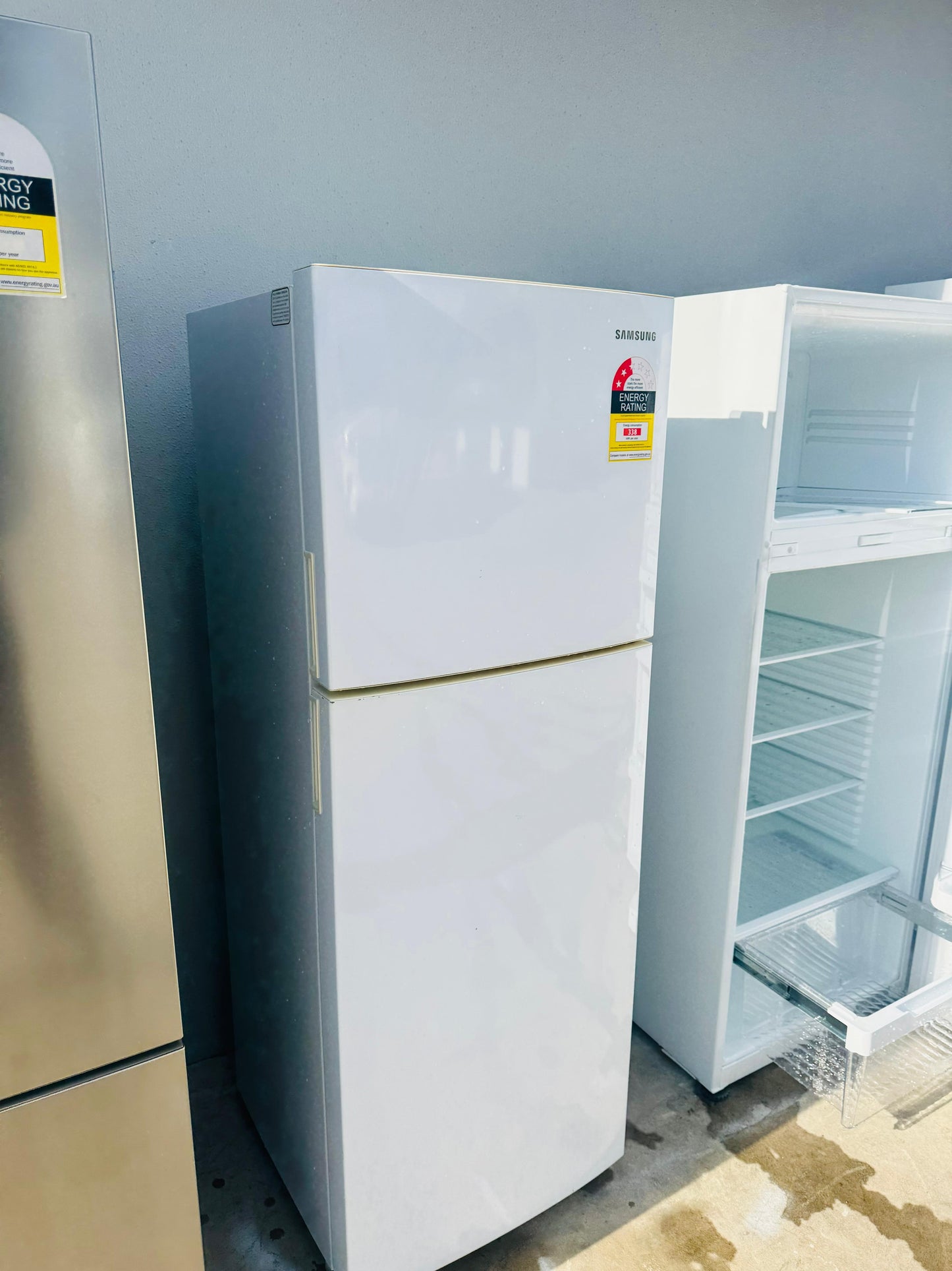 SAMSUNG 238 LITRES FRIDGE FREEZER