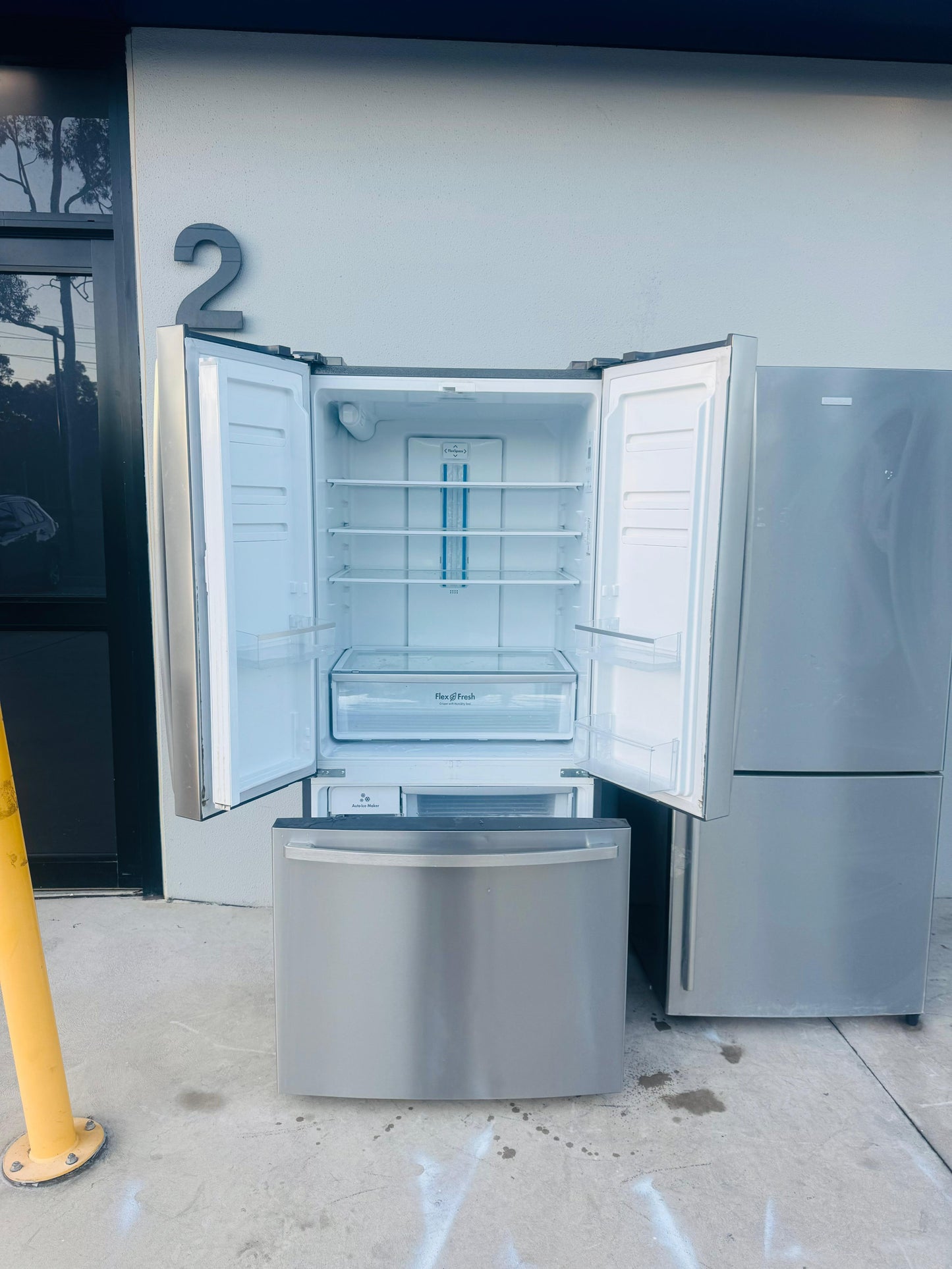 WESTING HOUSE FRENCH DOOR 524 FRIDGE FREEZER