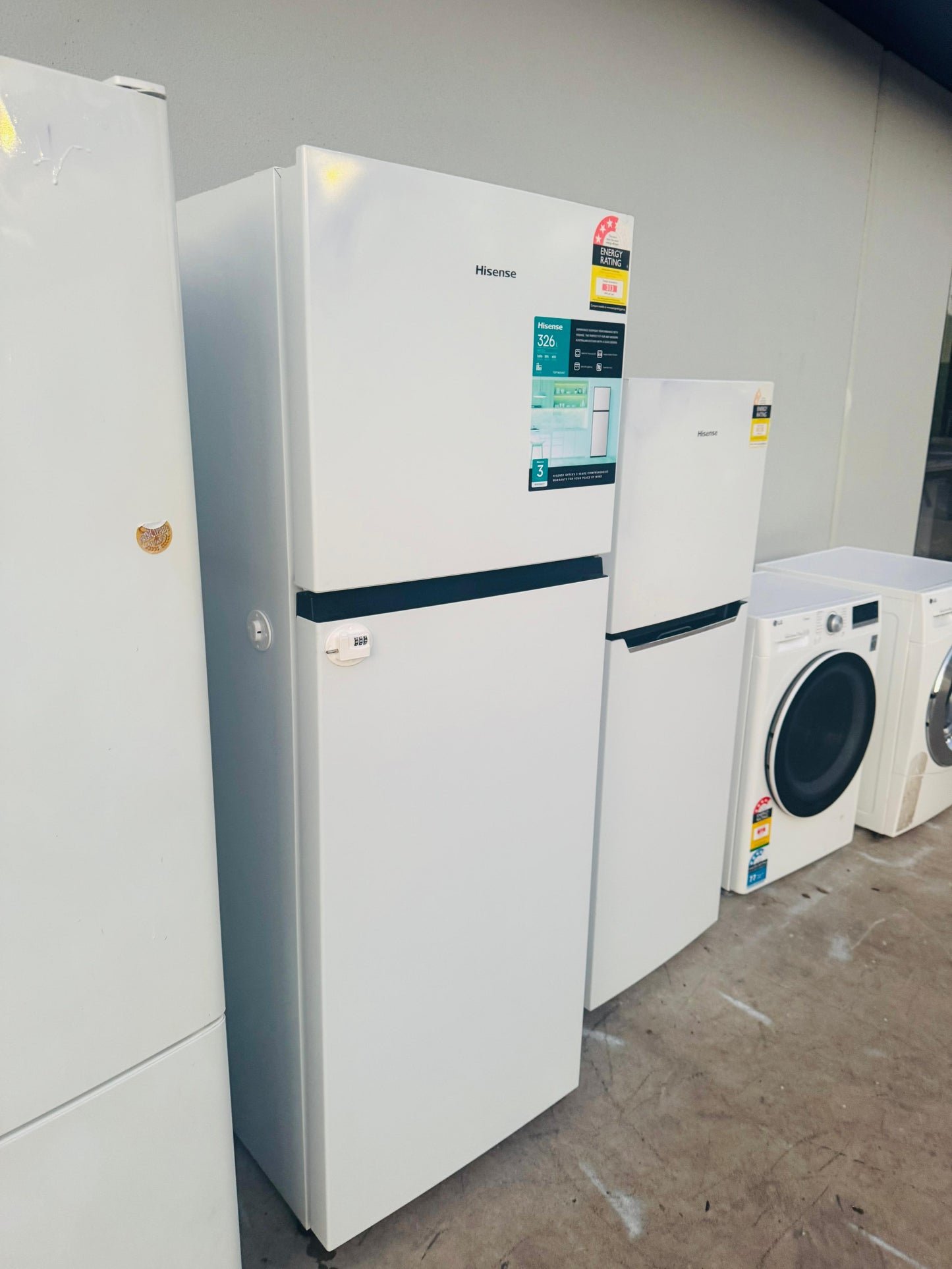 HISENSE 326 LITRES FRIDGE FREEZER