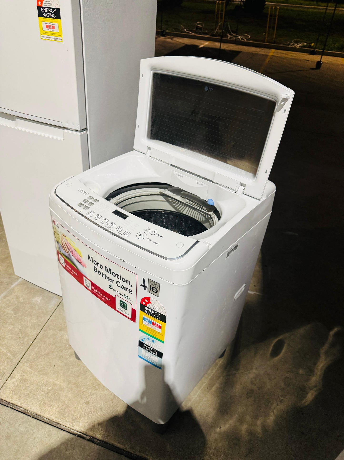 SAMSUNG 255 LITRES FRIDGE FREEZER & LG 7.5 KGS TOP LOADER WASHING MACHINE COMBO PACKAGE DEAL