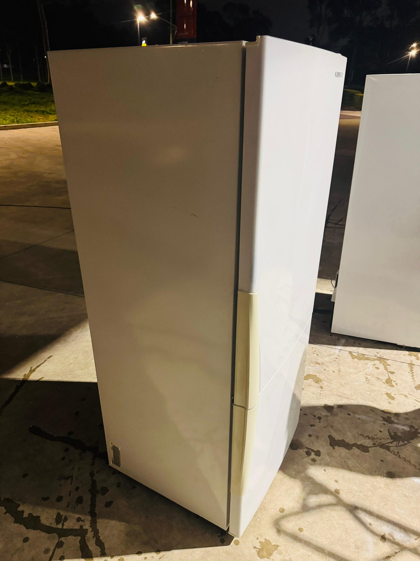 WESTING HOUSE 430 LITRES FRIDGE FREEZER