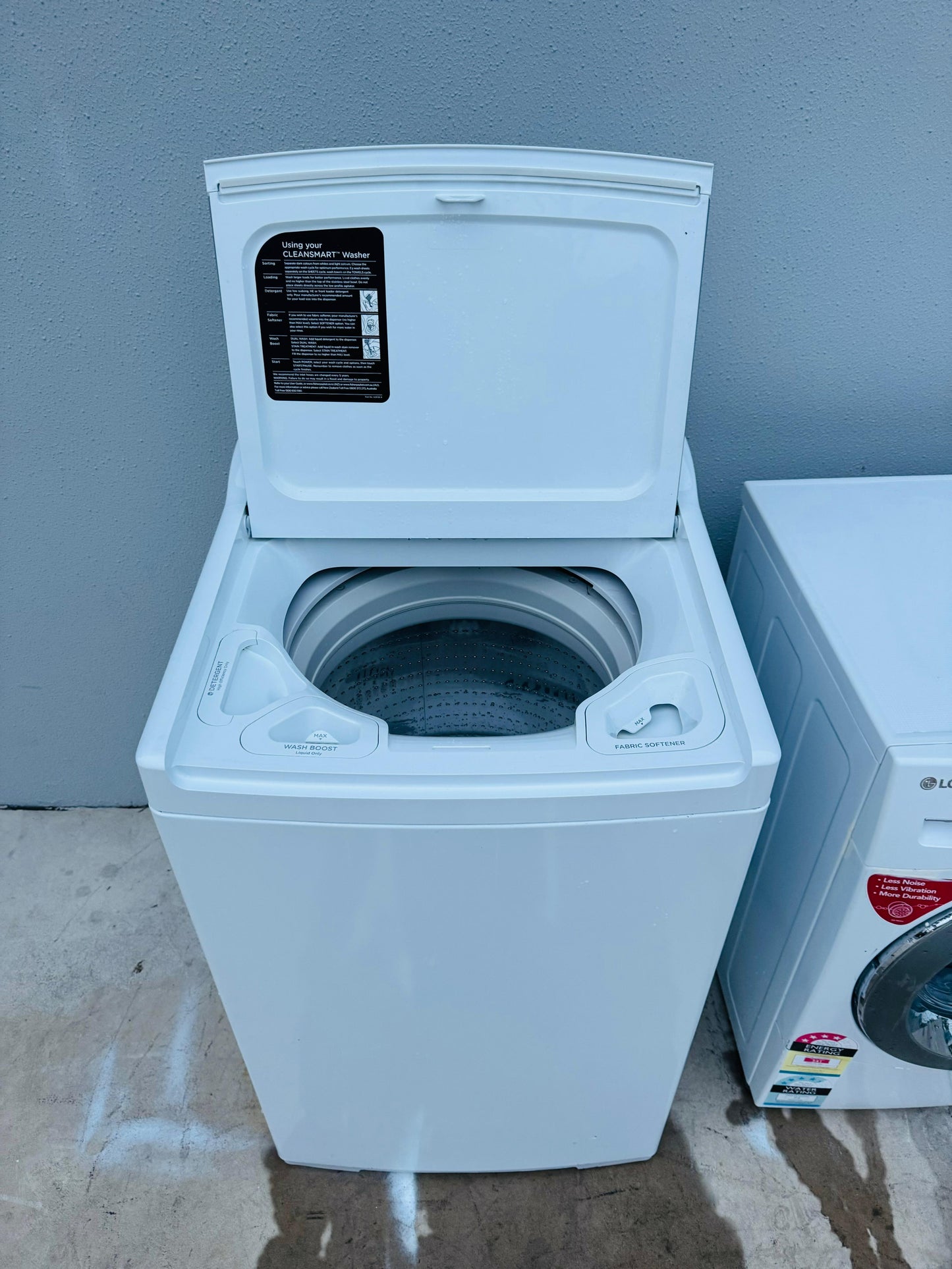 FISHER AND PAYKEL 8KGS TOP LOADER WASHING MACHINE