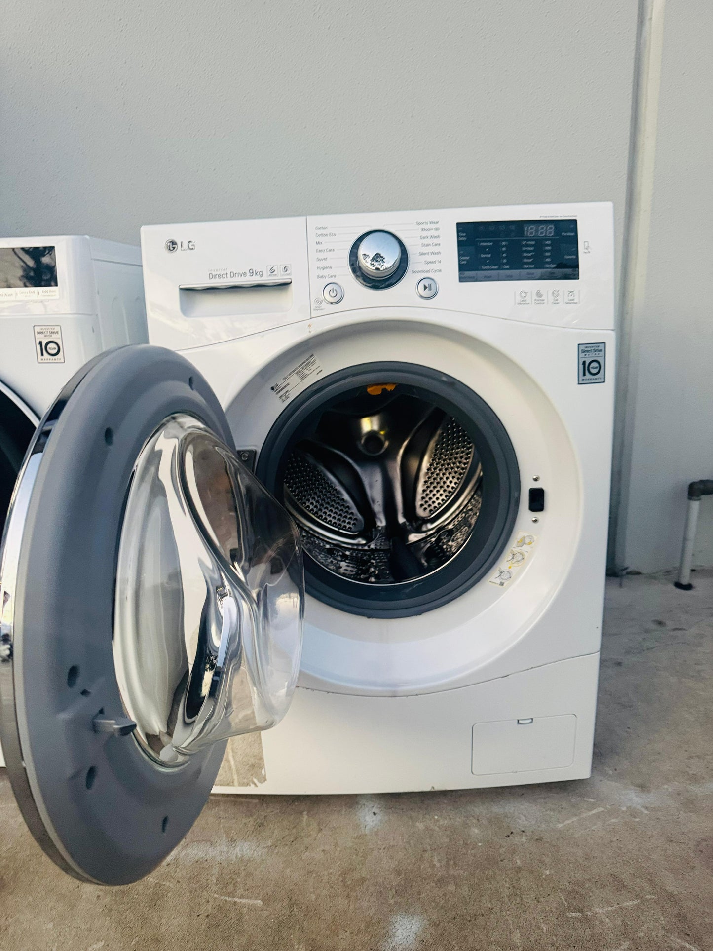 LG 9KGS FRONT LOADER WASHING MACHINE
