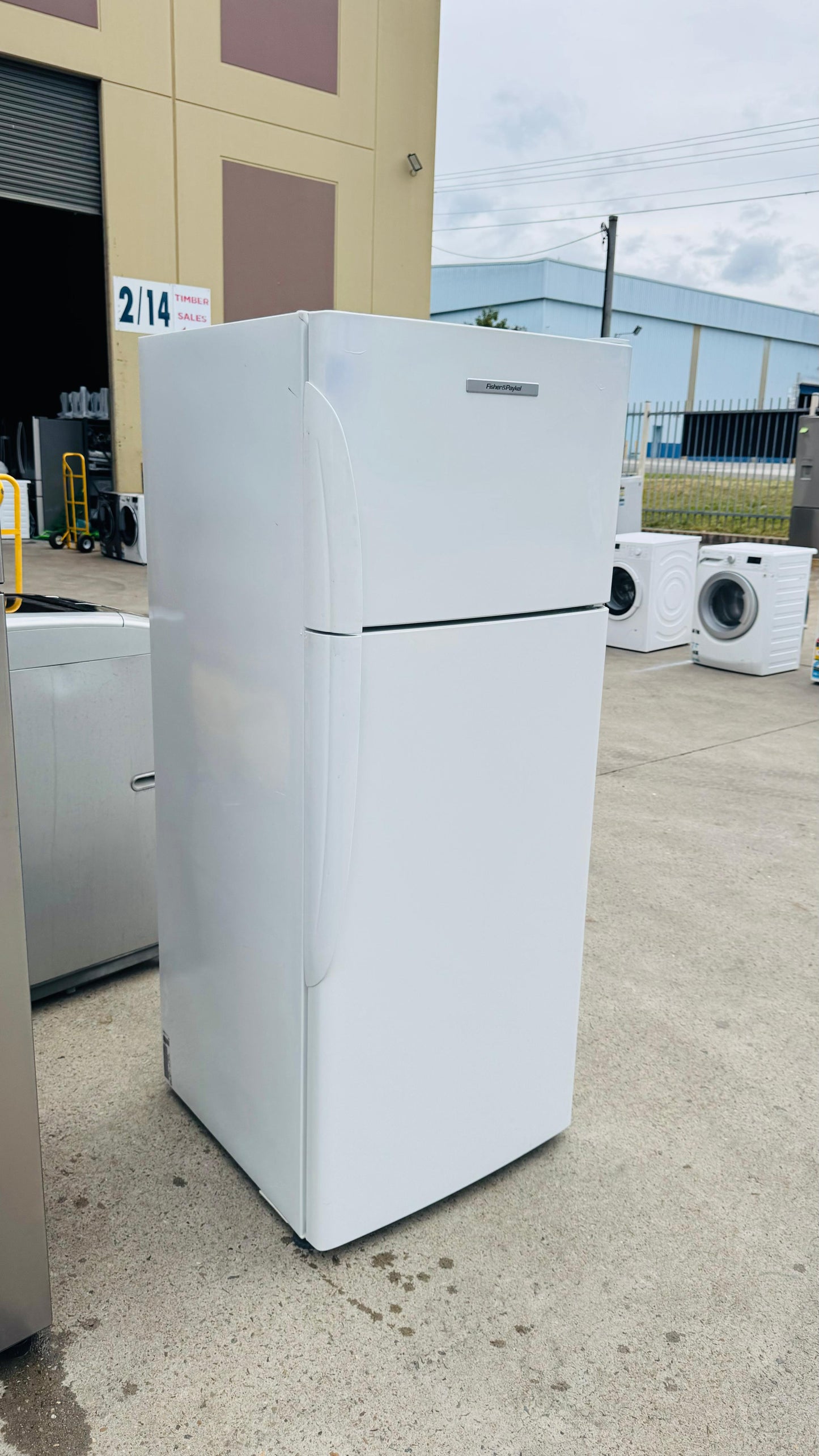FISHER AND PAYKEL 380 LITRES FRIDGE FREEZER