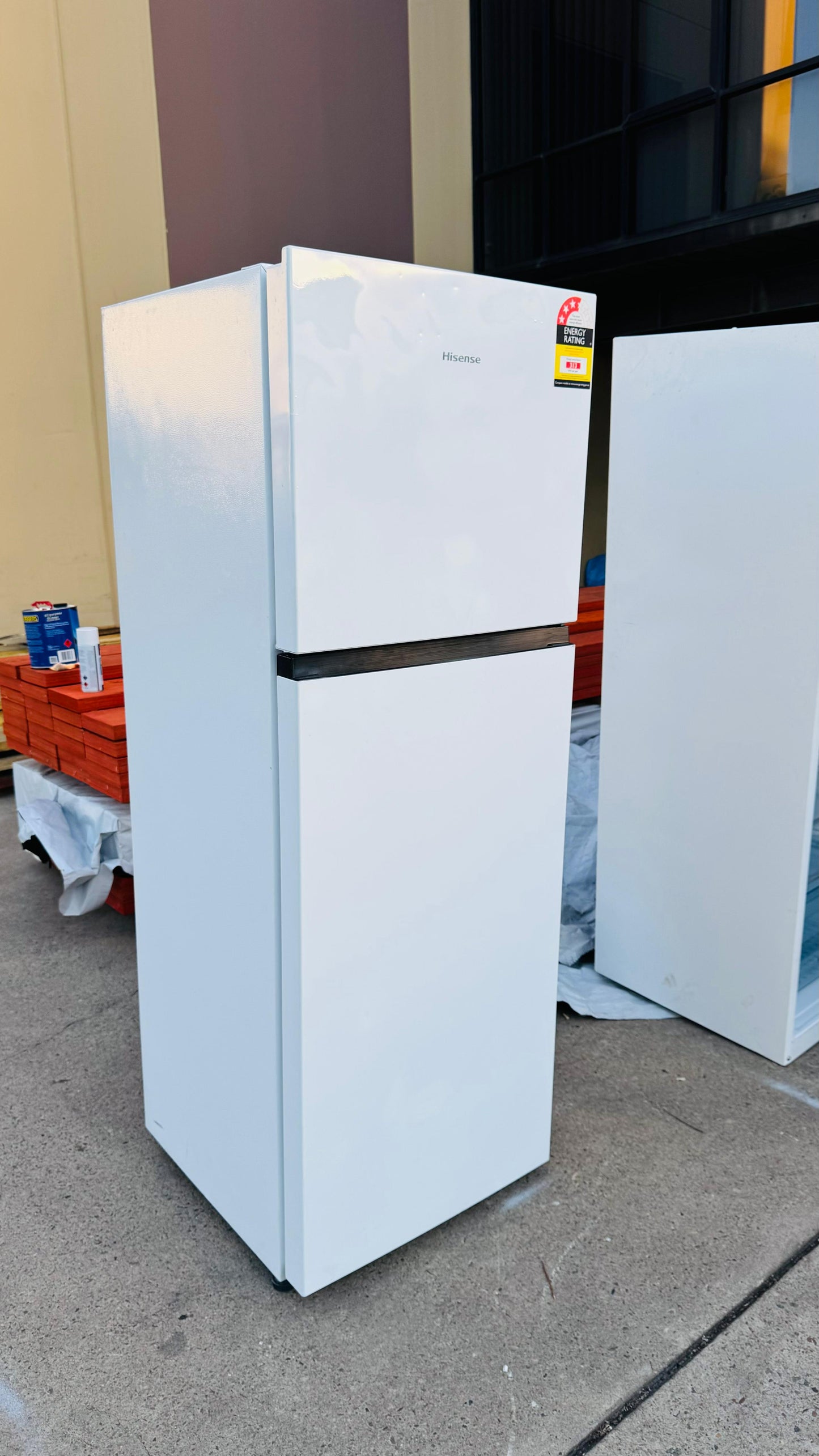HISENSE 326 LITRES FRIDGE FREEZER