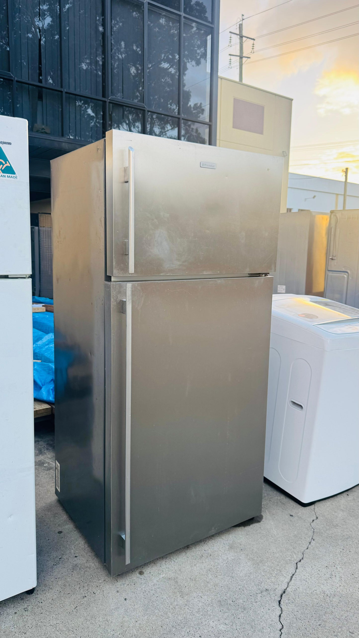 ELECTROLUX 520 LITRES FRIDGE FREEZER