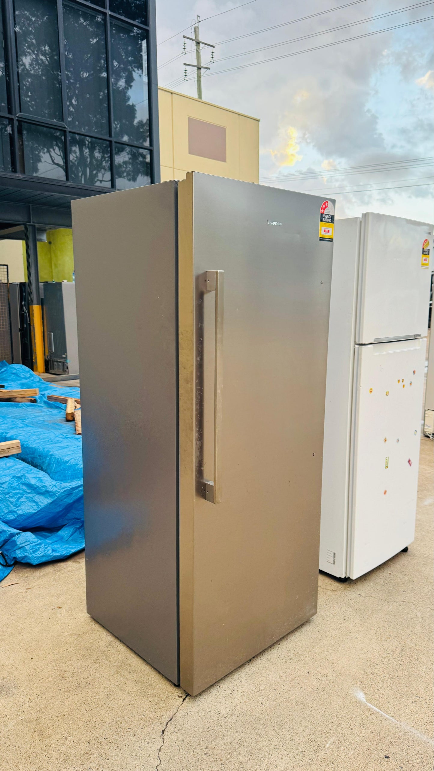 HISENSE 384 LITRES FRIDGE FREEZER