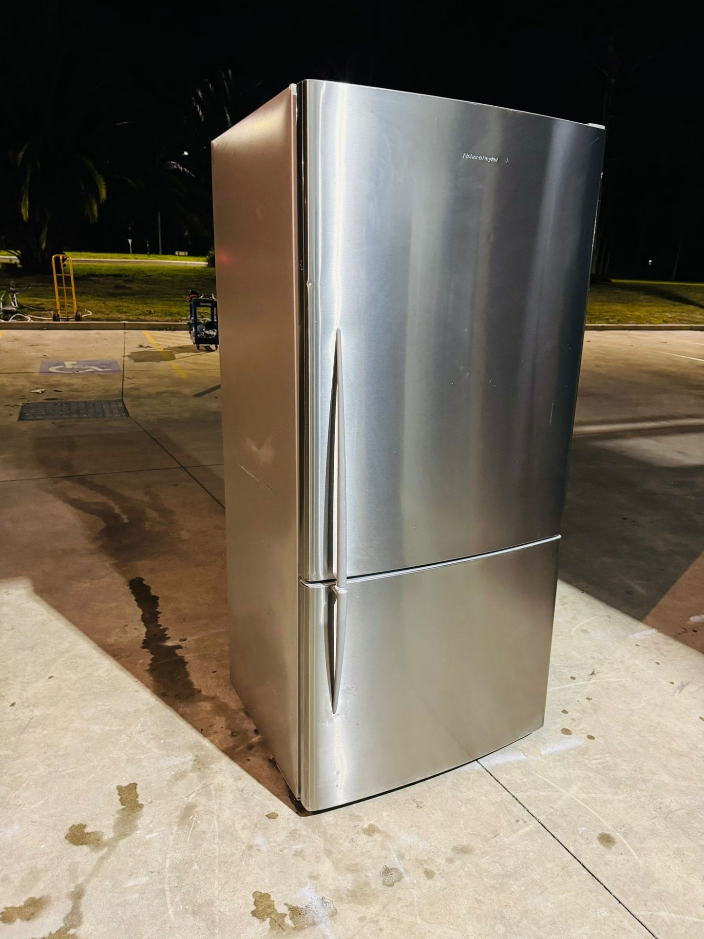 FISHER AND PAYKEL 519 LITRES FRIDGE FREEZER