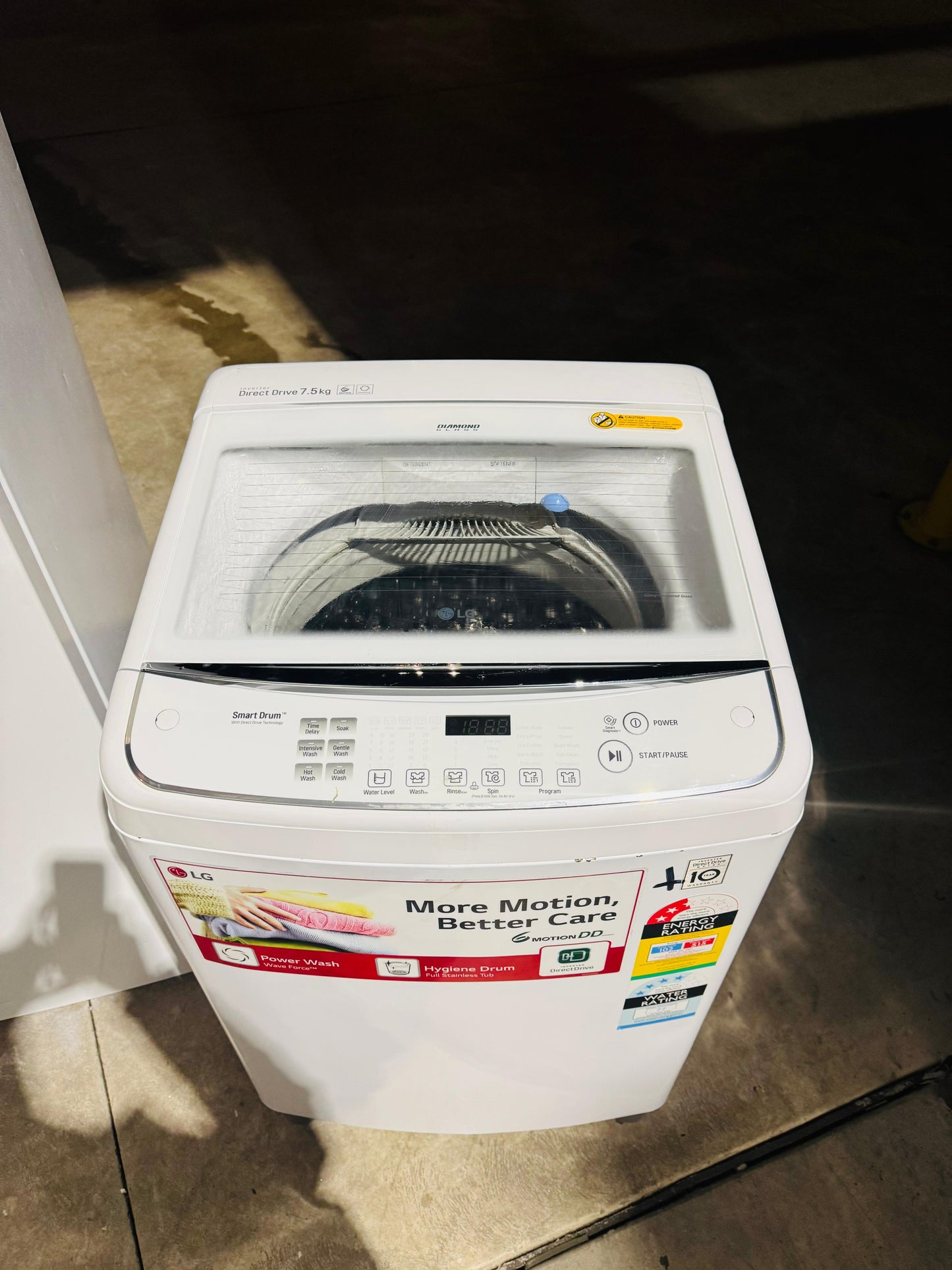 SAMSUNG 255 LITRES FRIDGE FREEZER & LG 7.5 KGS TOP LOADER WASHING MACHINE COMBO PACKAGE DEAL