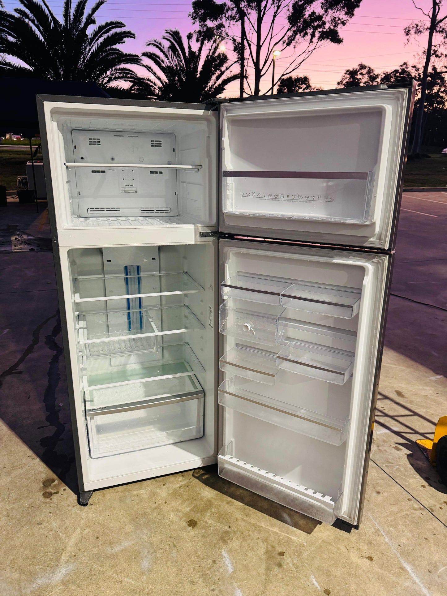 WESTING HOUSE 462 LITRES FRIDGE FREEZER