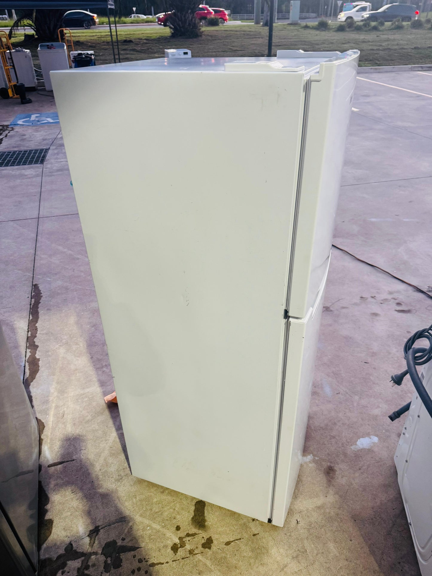 HAIER 220 LITRES FRIDGE FREEZER