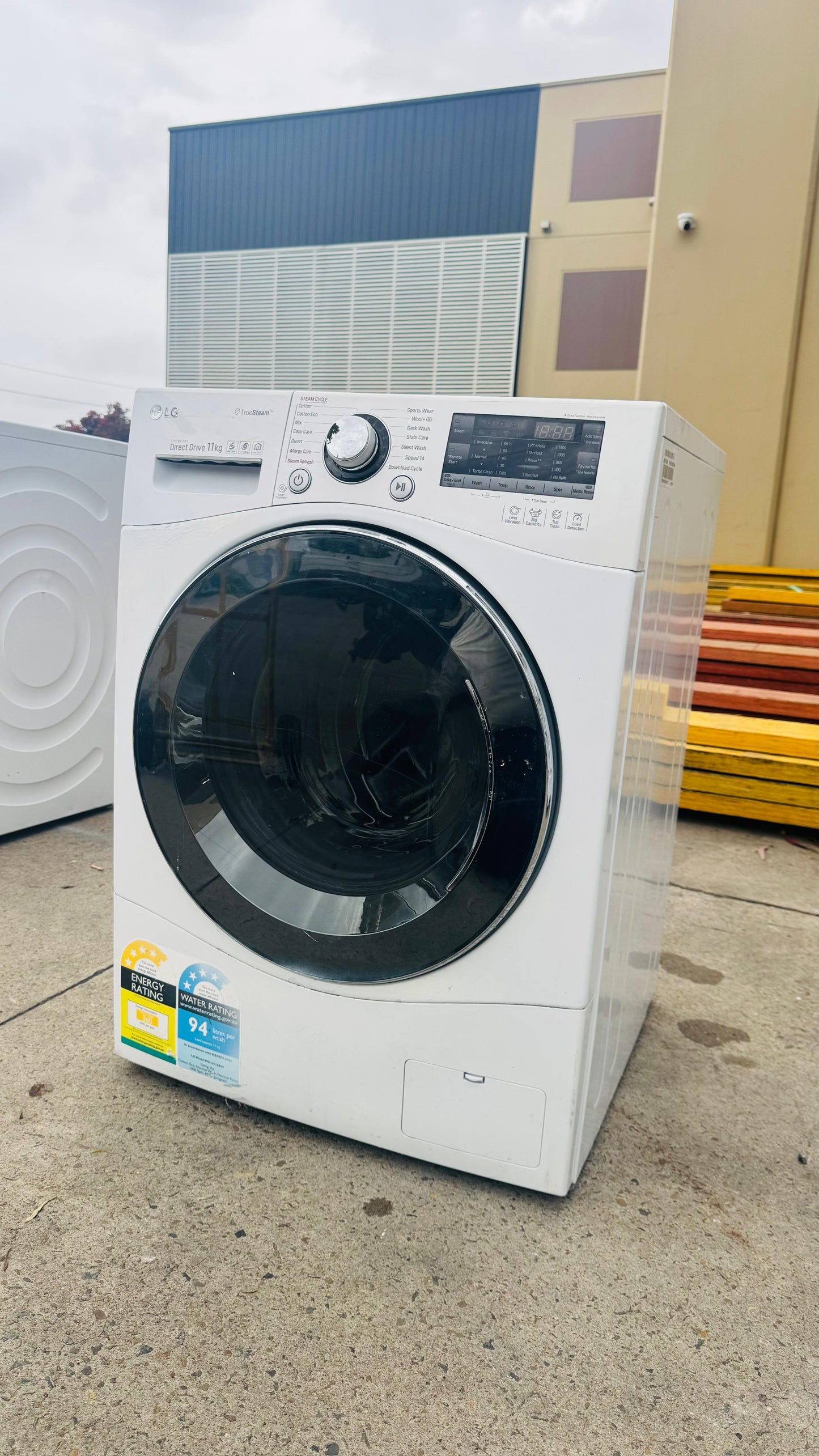 LG 11 KGS FRONT LOADER WASHING MACHINE