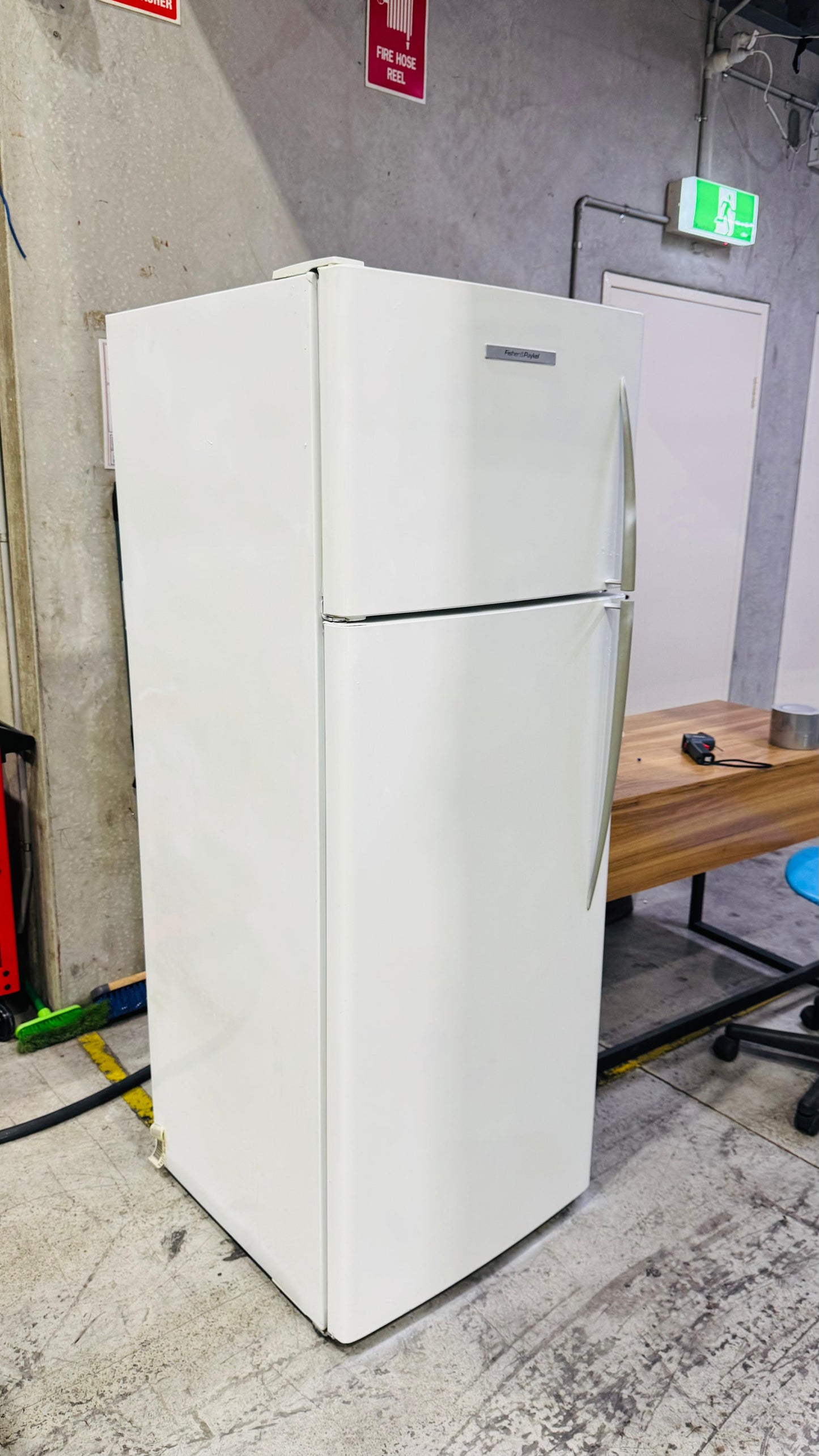 FISHER AND PAYKEL 411 LITRES FRIDGE FREEZER