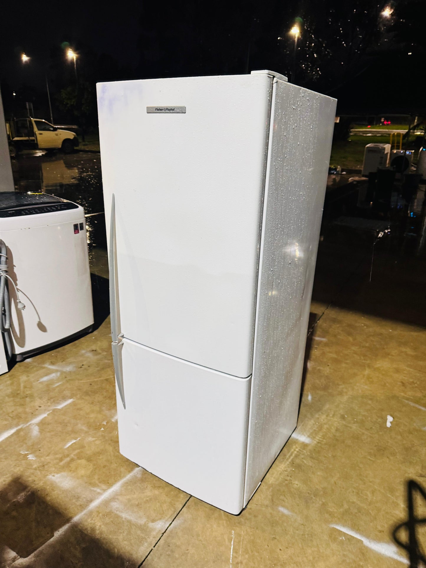 FISHER AND PAYKEL 373 LITRES FRIDGE FREEZER