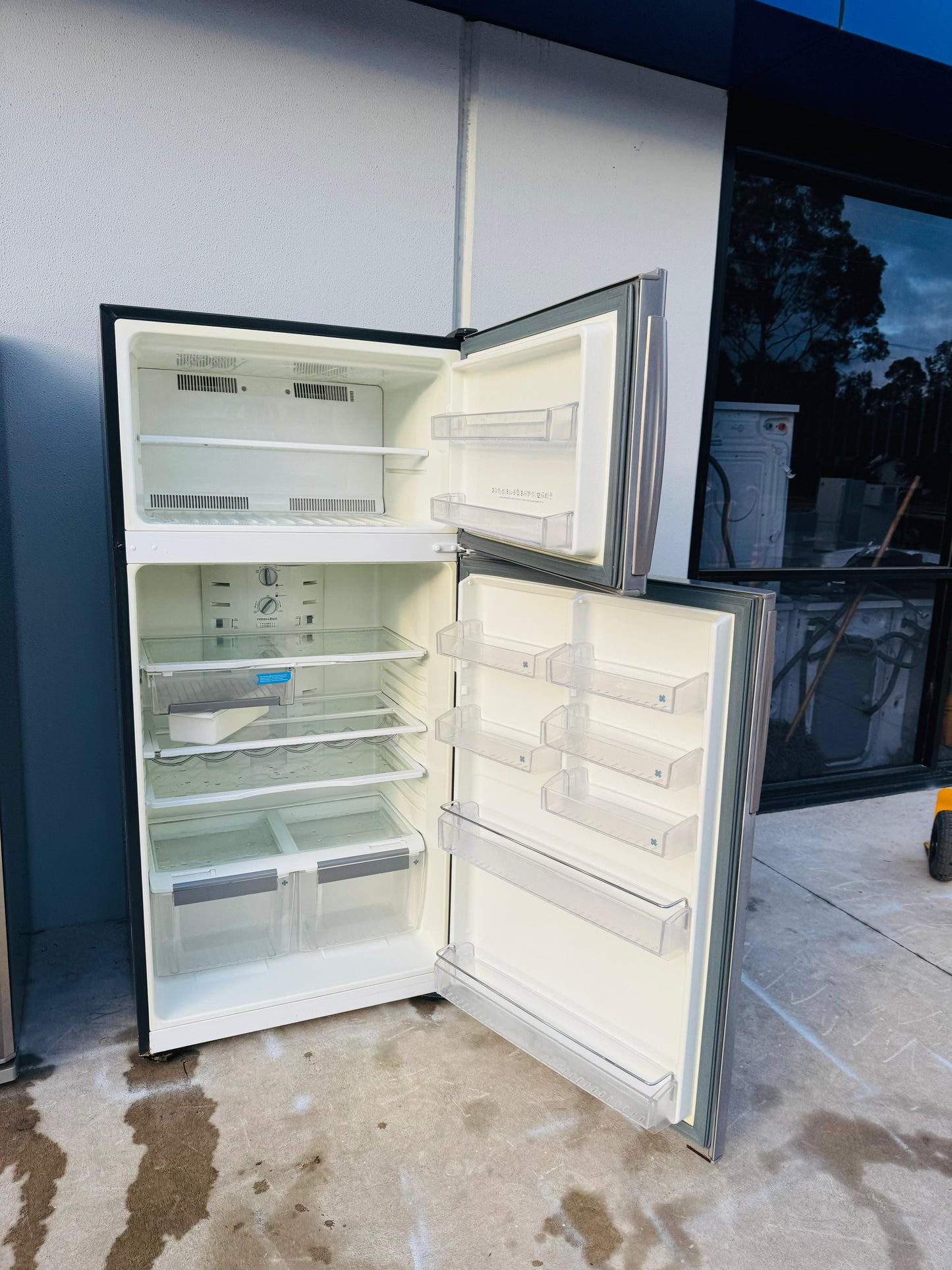 WESTINGHOUSE 517 LITRES FRIDGE FREEZER