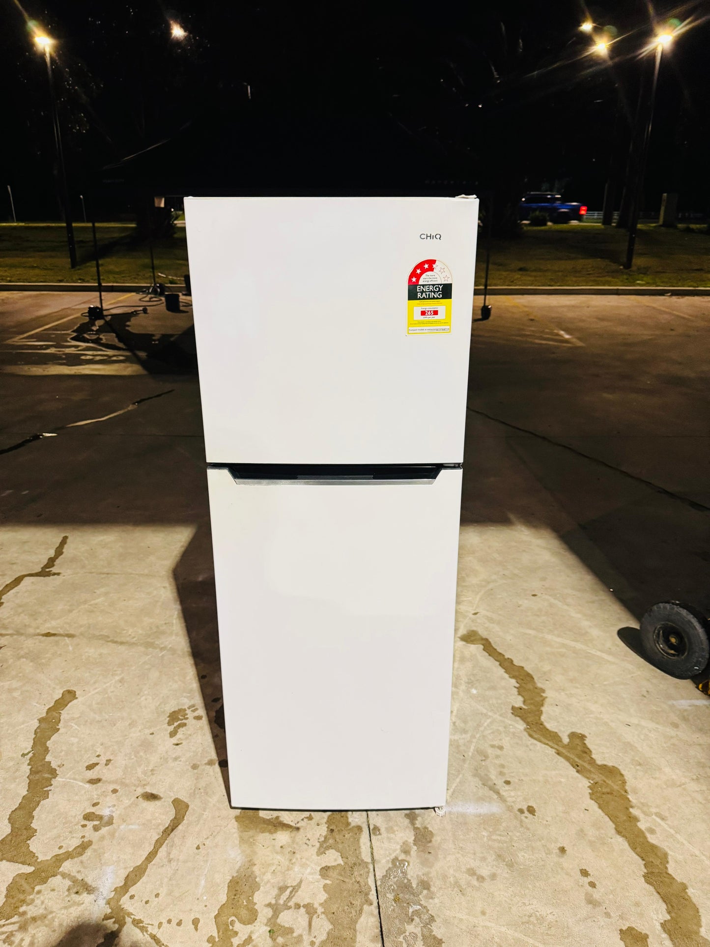 CHIQ 216 LITRES FRIDGE FREEZER