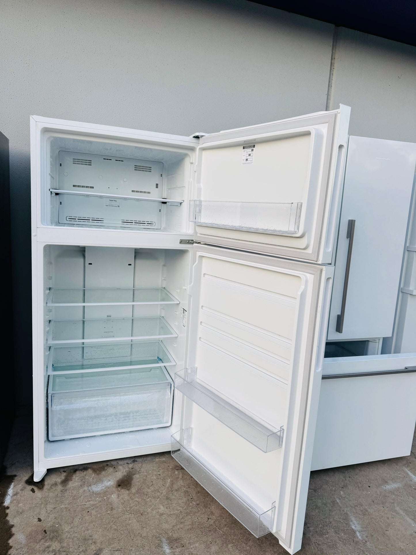 KELVINATOR 536 LITRES FRIDGE FREEZER