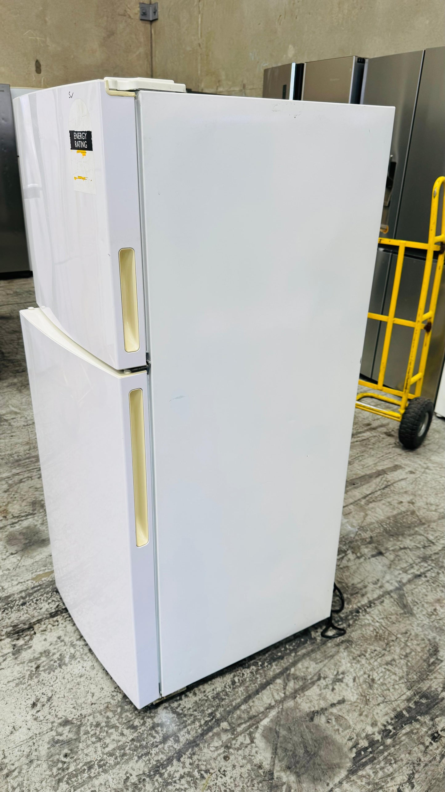HAIER 224 LITRES FRIDGE FREEZER
