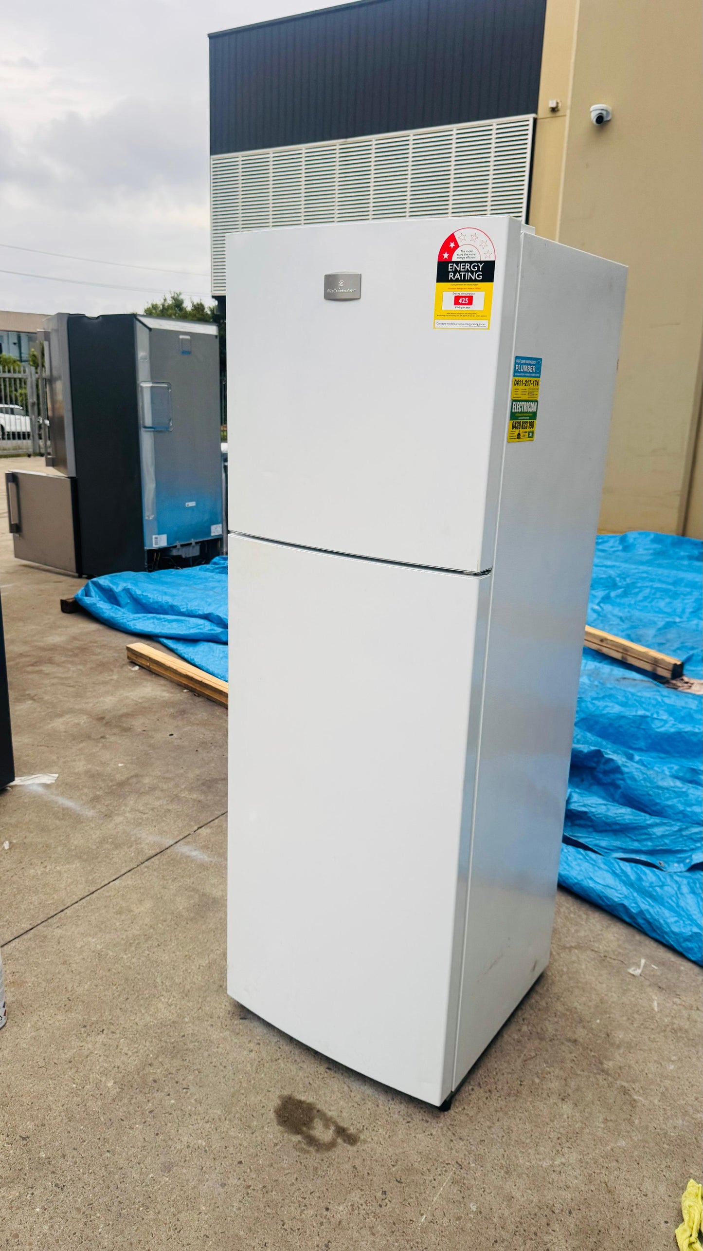 KELVINATOR 275 LITRES FRIDGE FREEZER