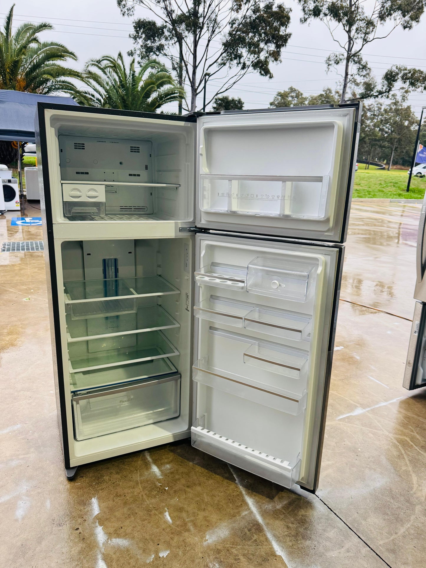 WESTINGHOUSE 462 LITRES FRIDGE FREEZER