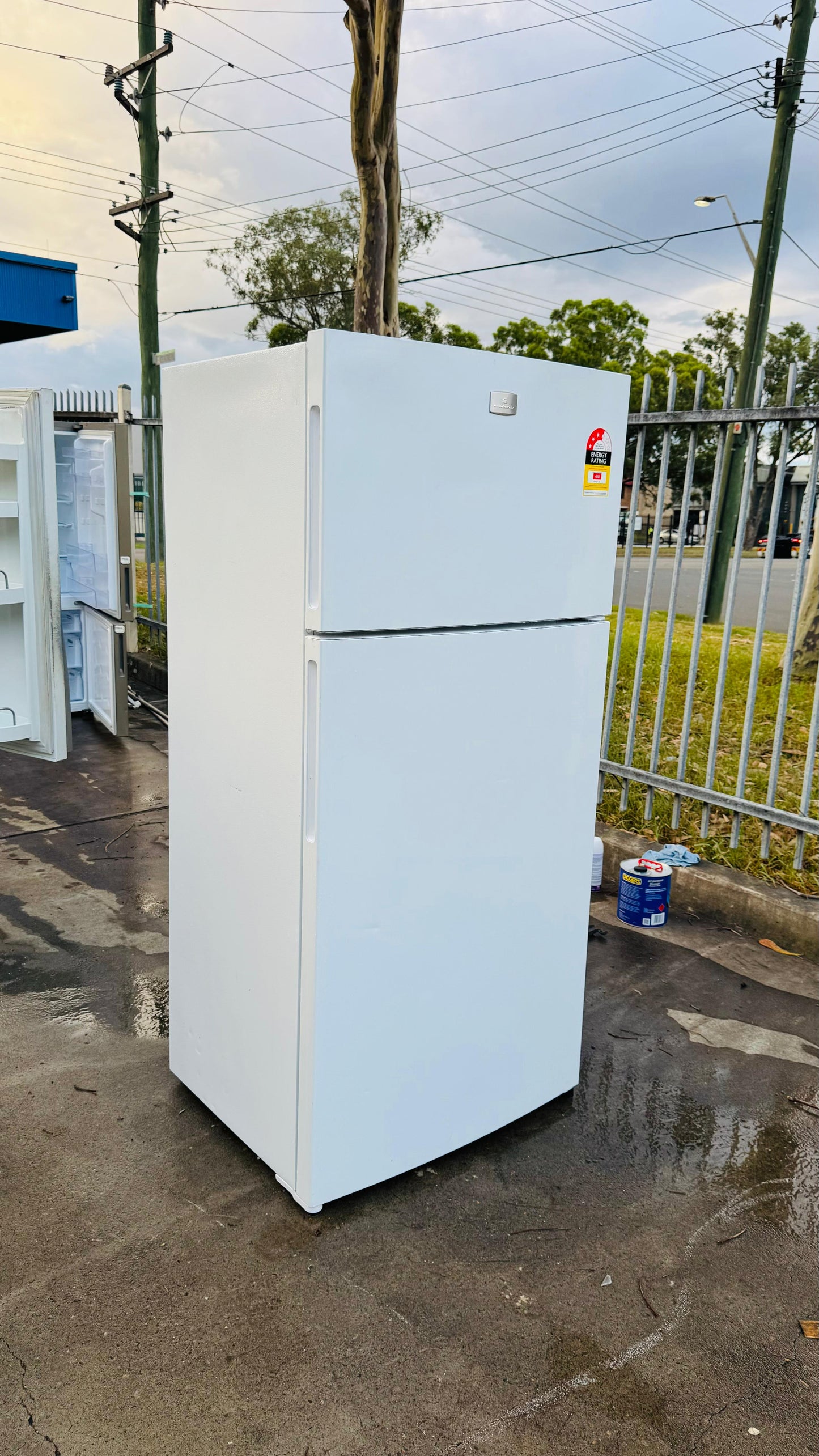 KELVINATOR 536 LITRES FRIDGE FREEZER