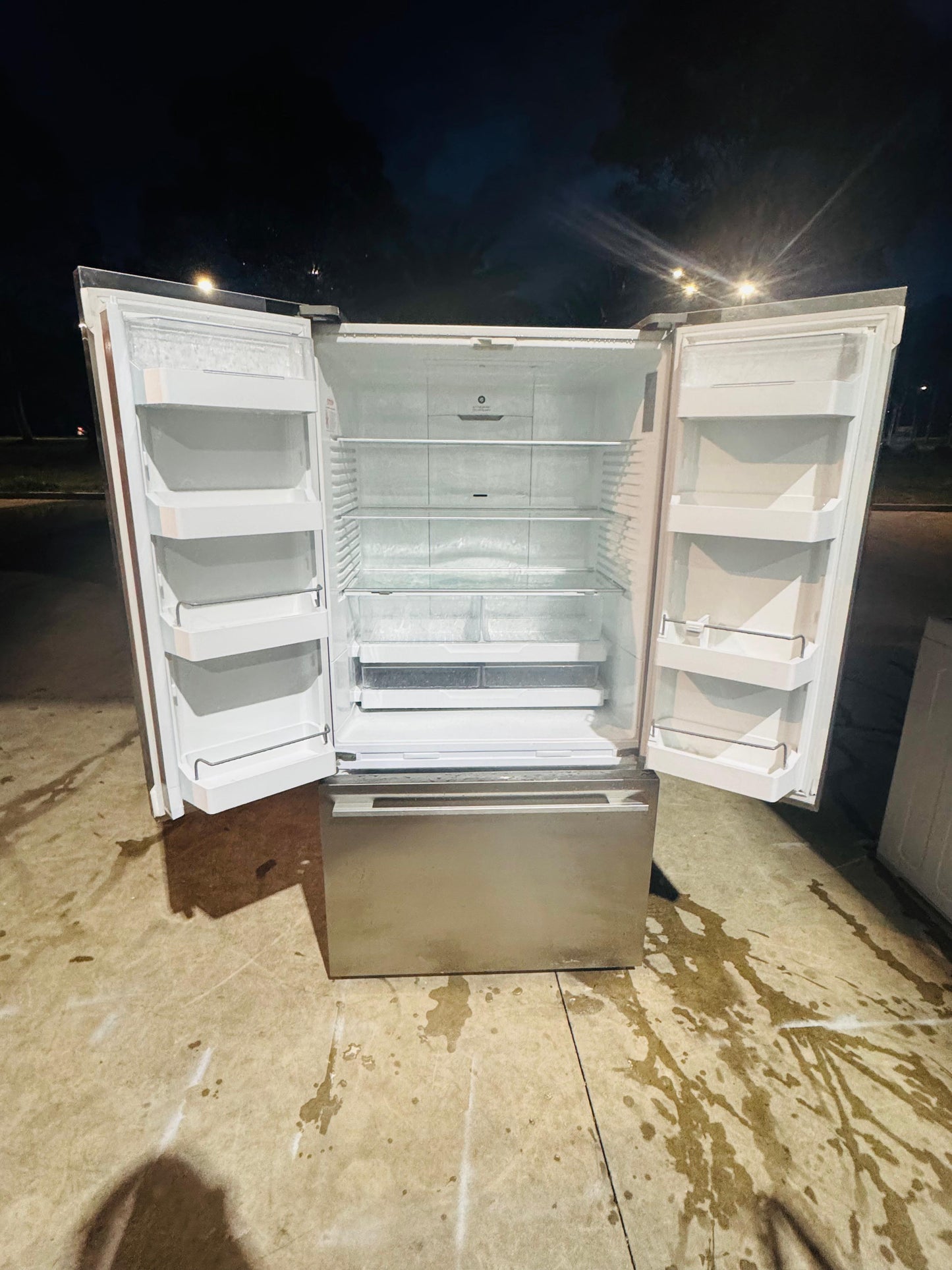 FISHER AND PAYKEL 614 LITRES FRENCH DOOR FRIDGE FREEZER