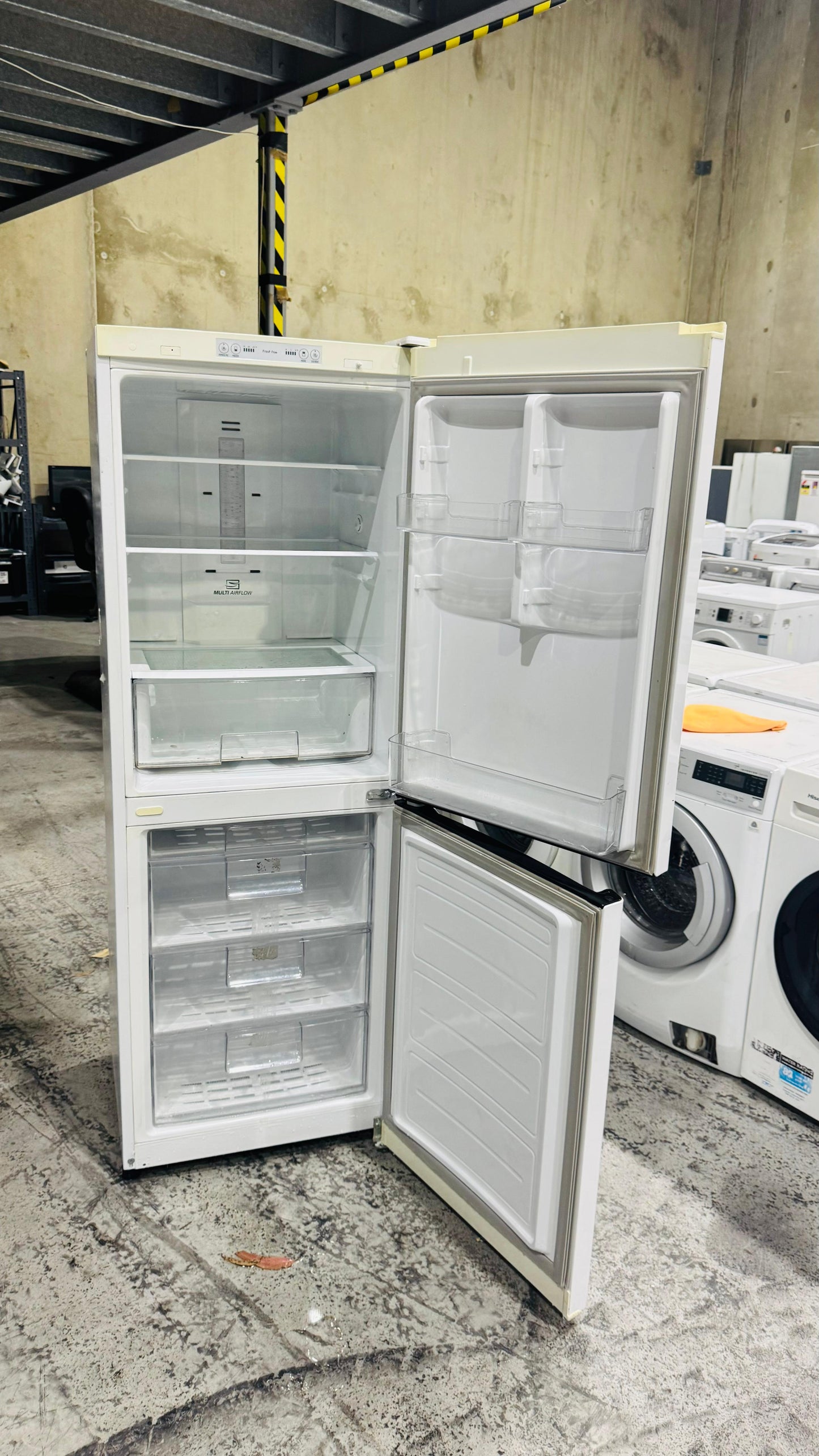 LG 306 LITRES FRIDGE FREEZER