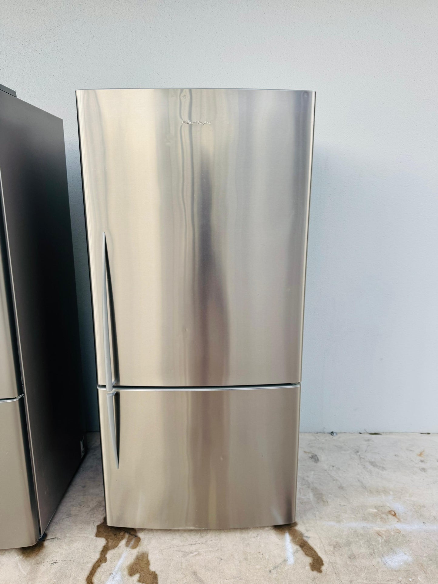 FISHER AND PAYKEL 519 LITRES FRIDGE FREEZER