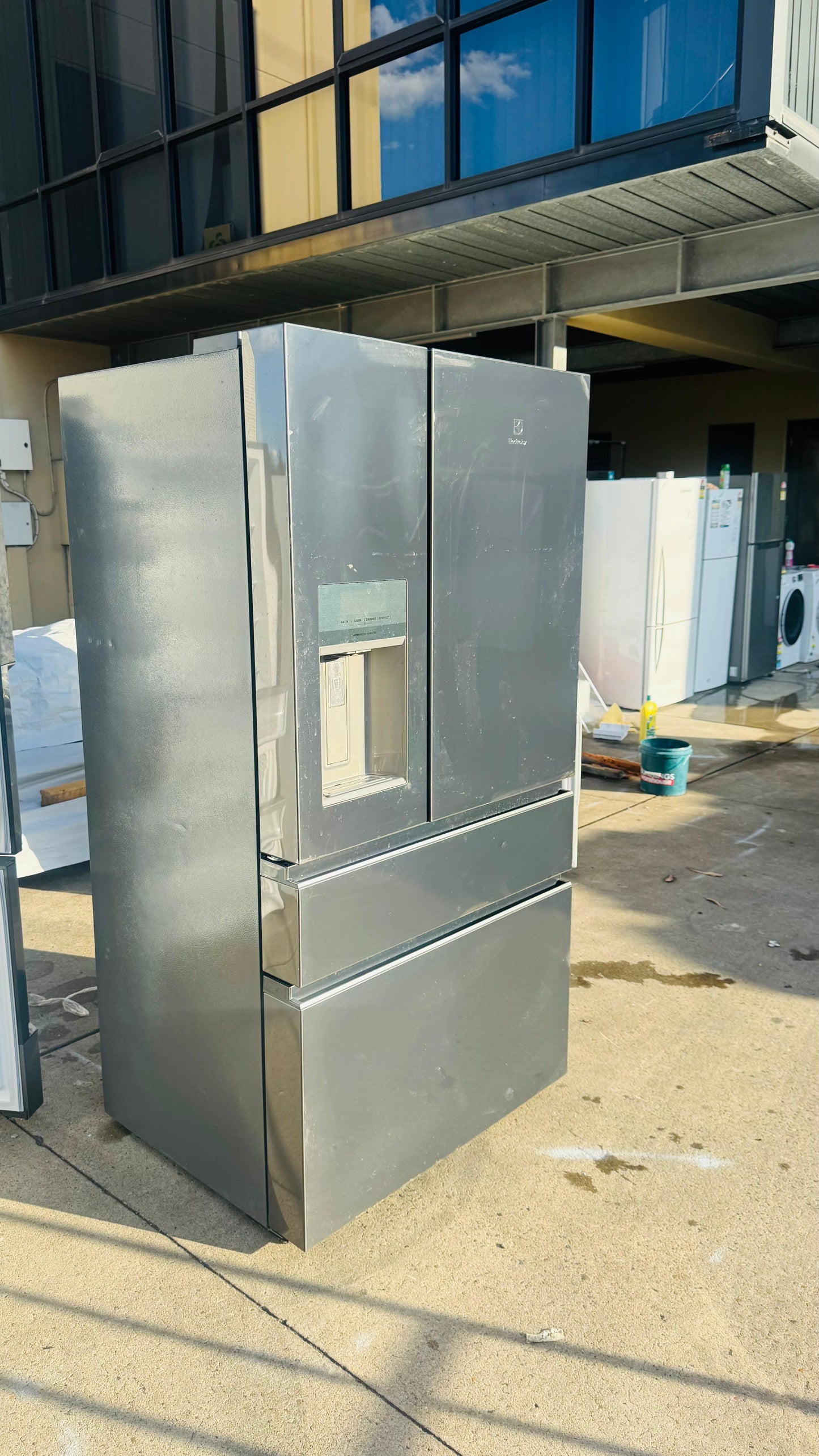 ELECTROLUX FRENCH DOOR 681 LITRES FRIDGE FREEZER