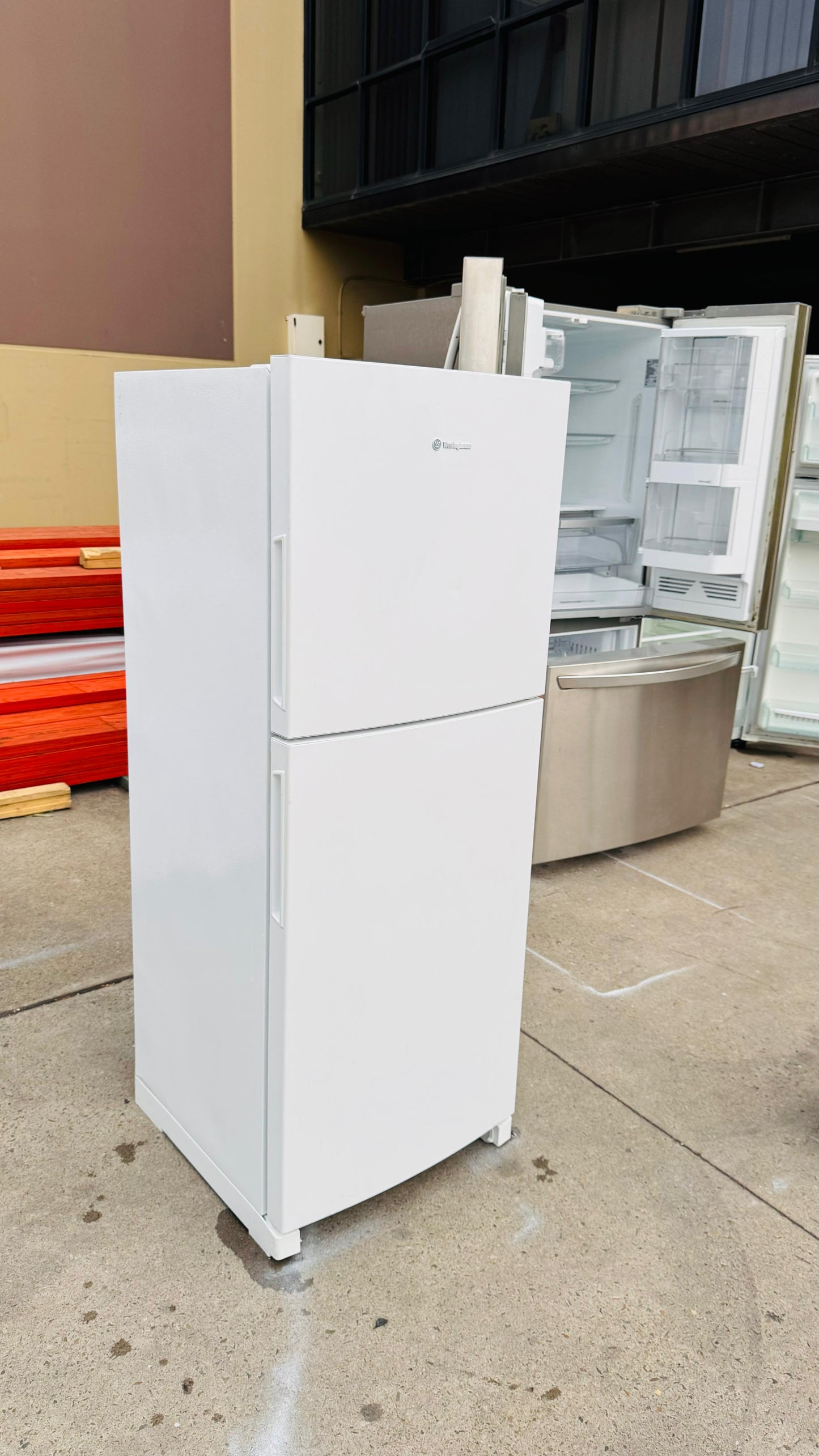 WESTINGHOUSE 231 LITRES FRIDGE FREEZER