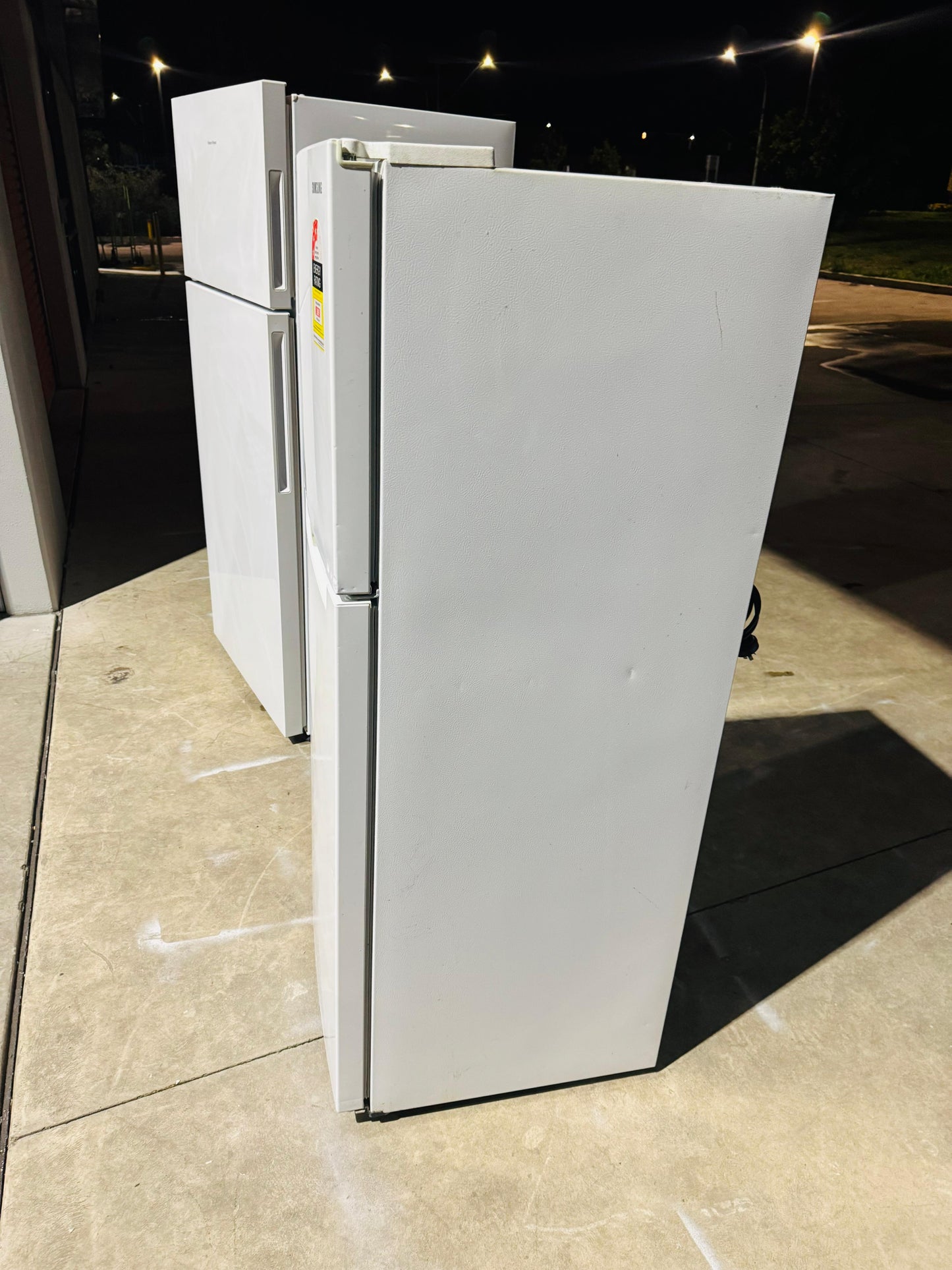 SAMSUNG 255 LITRES FRIDGE FREEZER & LG 7.5 KGS TOP LOADER WASHING MACHINE COMBO PACKAGE DEAL