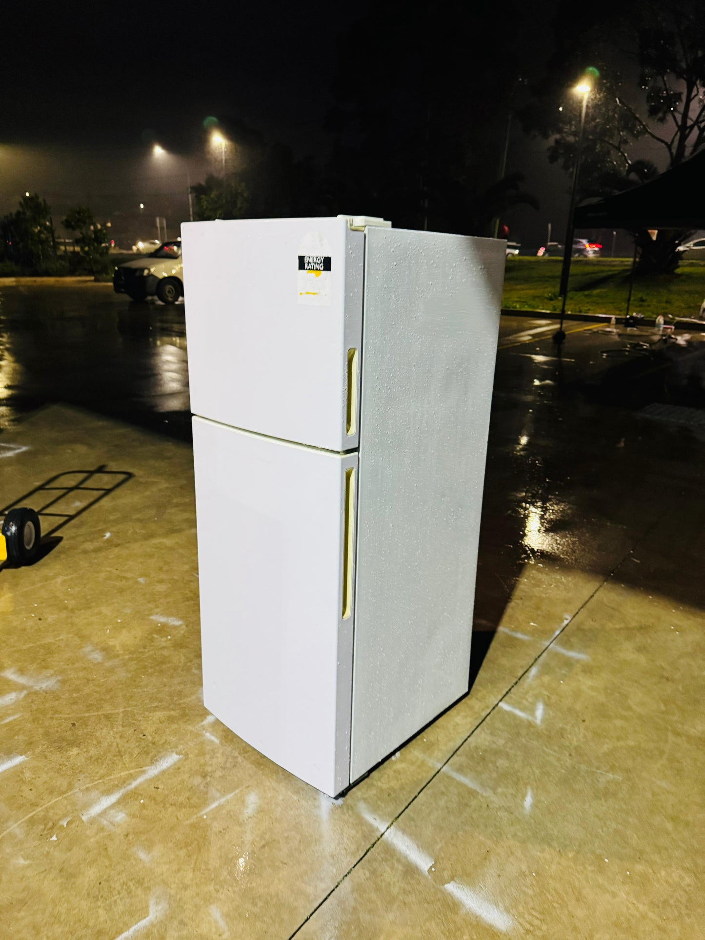 HAIER 224 LITRES FRIDGE FREEZER