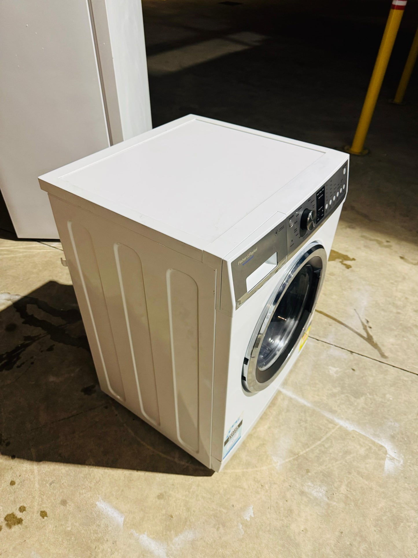 FISHER AND PAYKEL 517 LITRES FRIDGE FREEZER AND FISHER AND PAYKEL 7.5 KGS FRONT LOADER WASHIN MACHINE COMBO DEAL