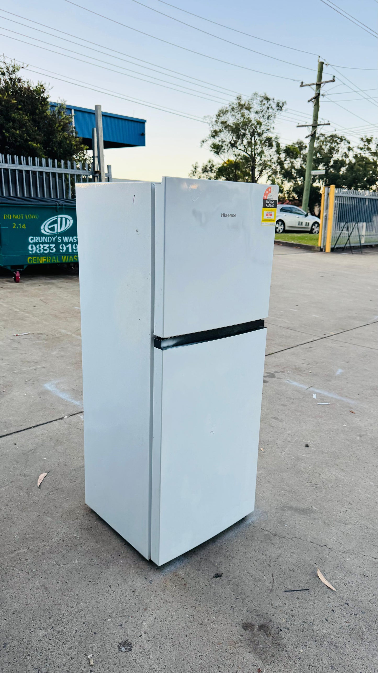 HISENSE 223 LITRES FRIDGE FREEZER
