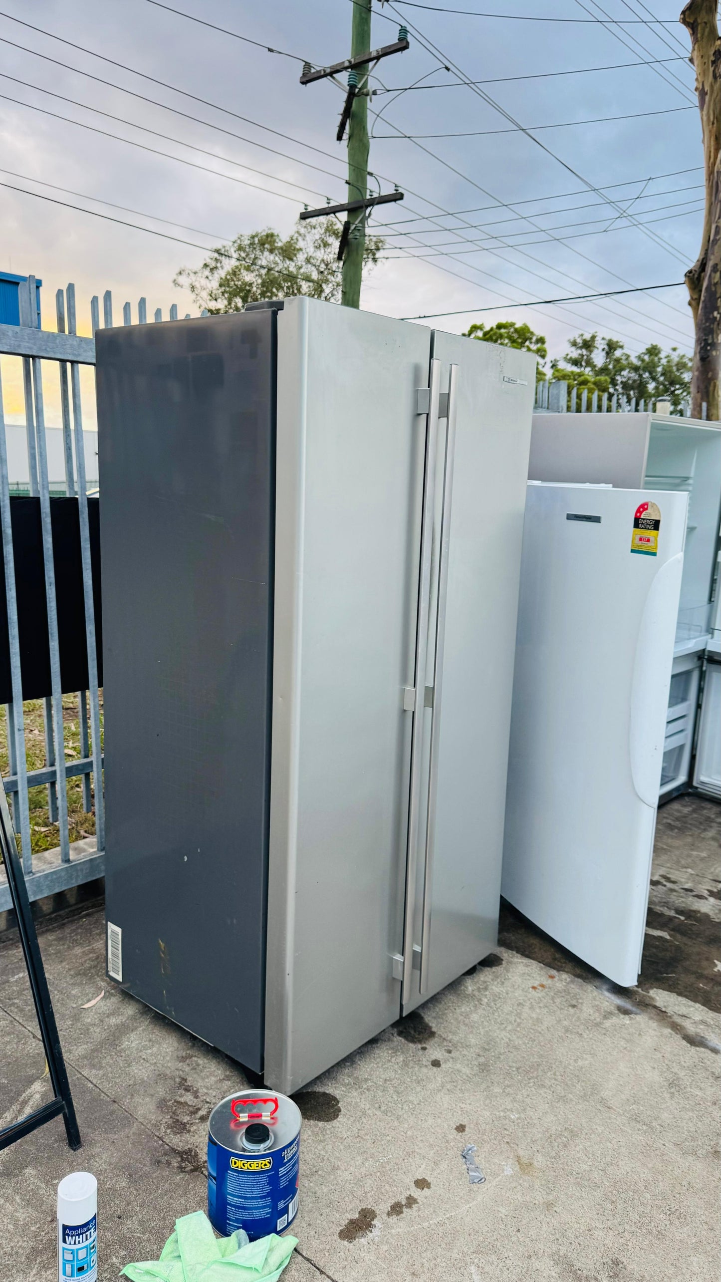 WESTINGHOUSE SIDE BY SIDE 606 LITRES FRIDGE FREEZER