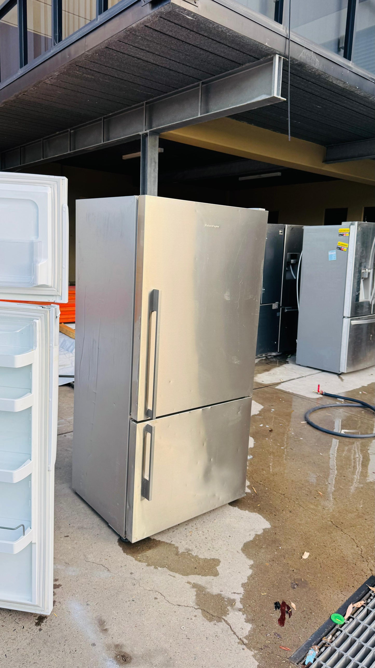 FISHER AND PAYKEL 519 LITRES FRIDGE FREEZER