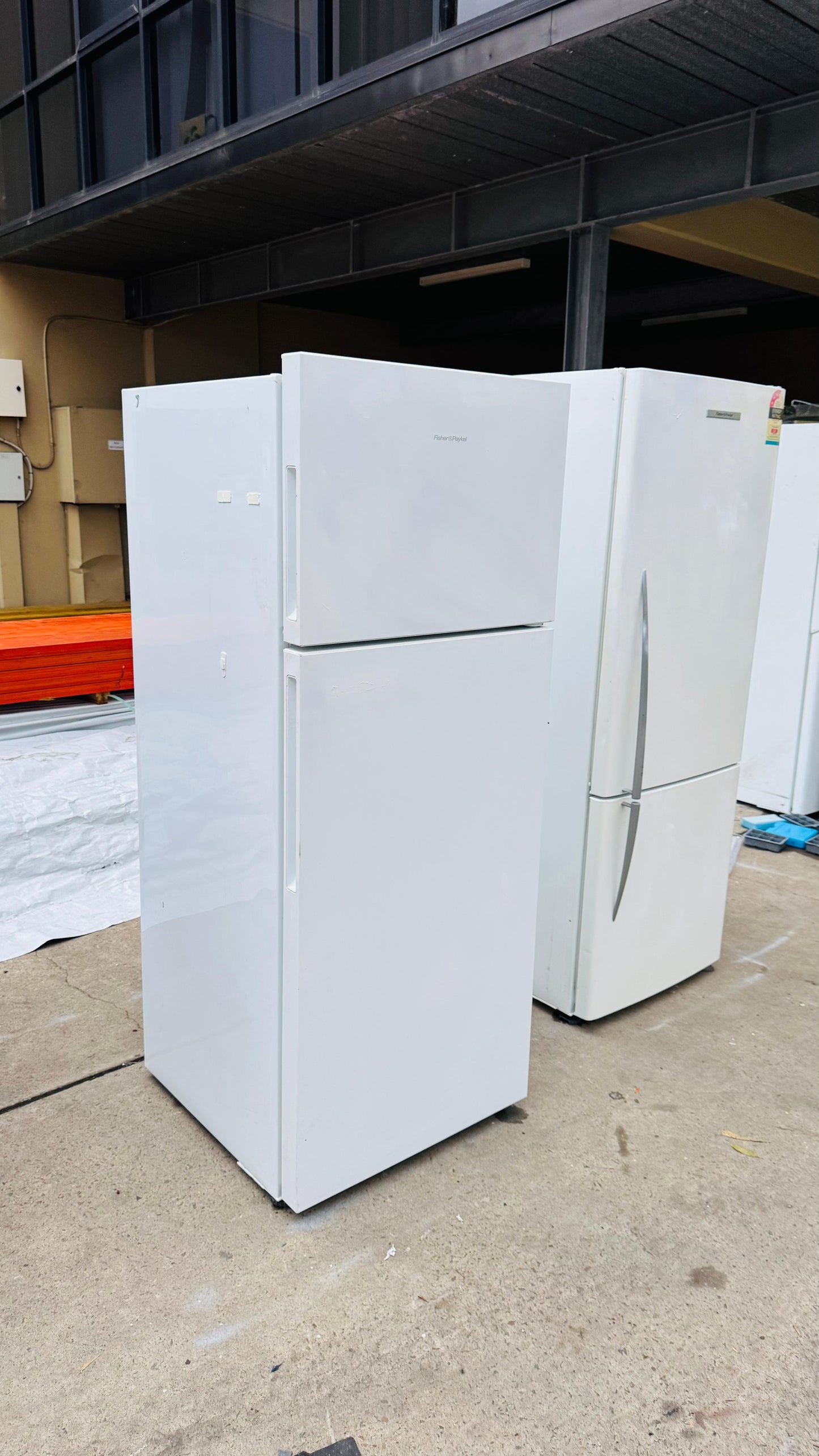 FISHER AND PAYKEL 380 LITRES FRIDGE FREEZER