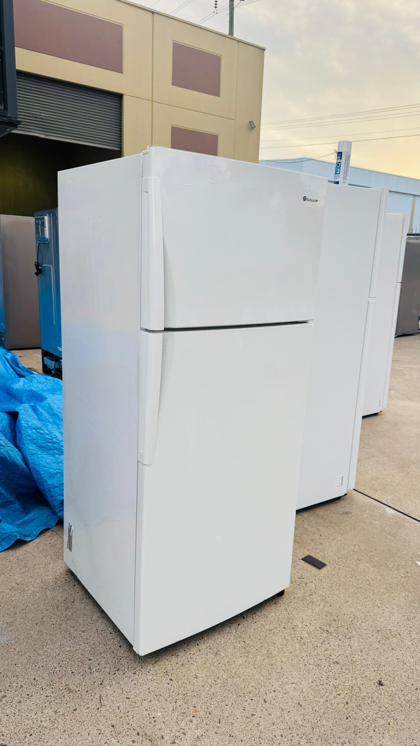 WESTINGHOUSE 420 LITRES FRIDGE FREEZER
