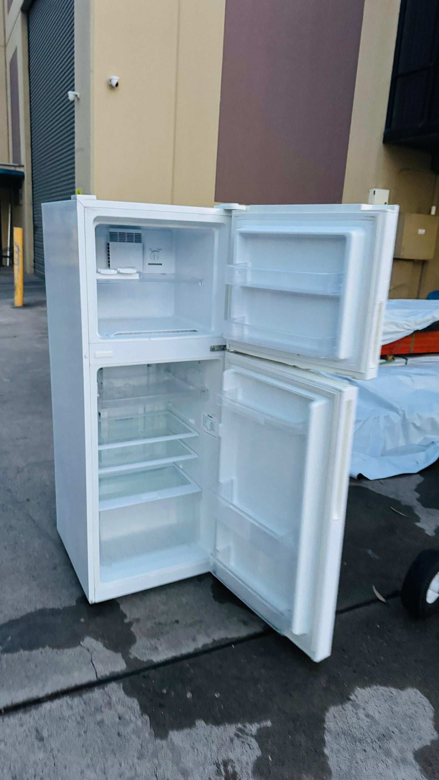 HAIER 224 LITRES FRIDGE FREEZER