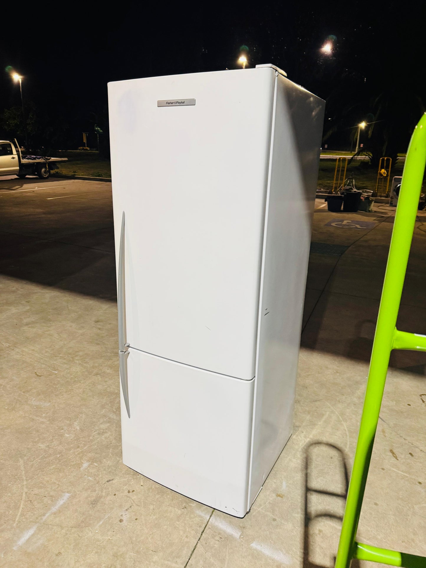 FISHER AND PAYKEL 403 LITRES FRIDGE FREEZER