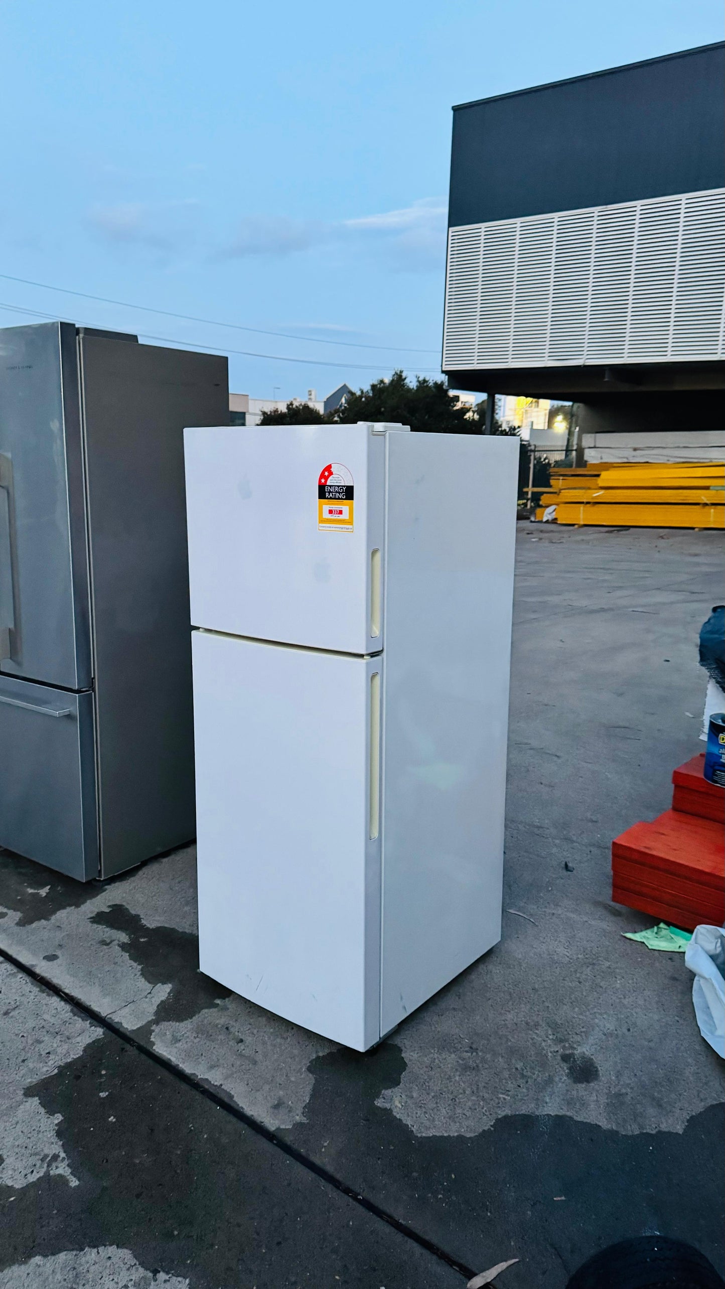 HAIER 224 LITRES FRIDGE FREEZER