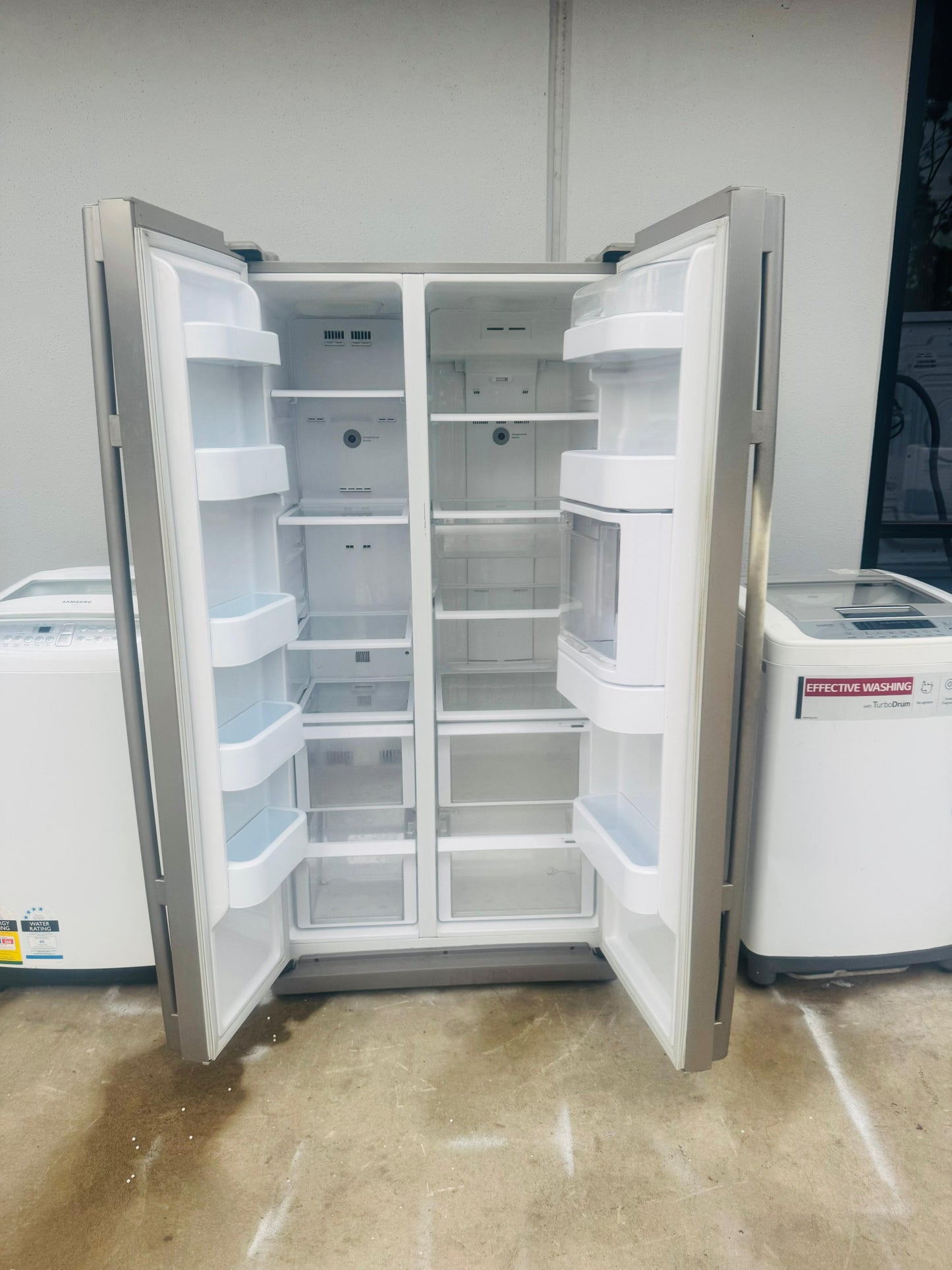 SAMSUNG 540 LITRES SIDE BY SIDE DOOR FRIDGE FREEZER