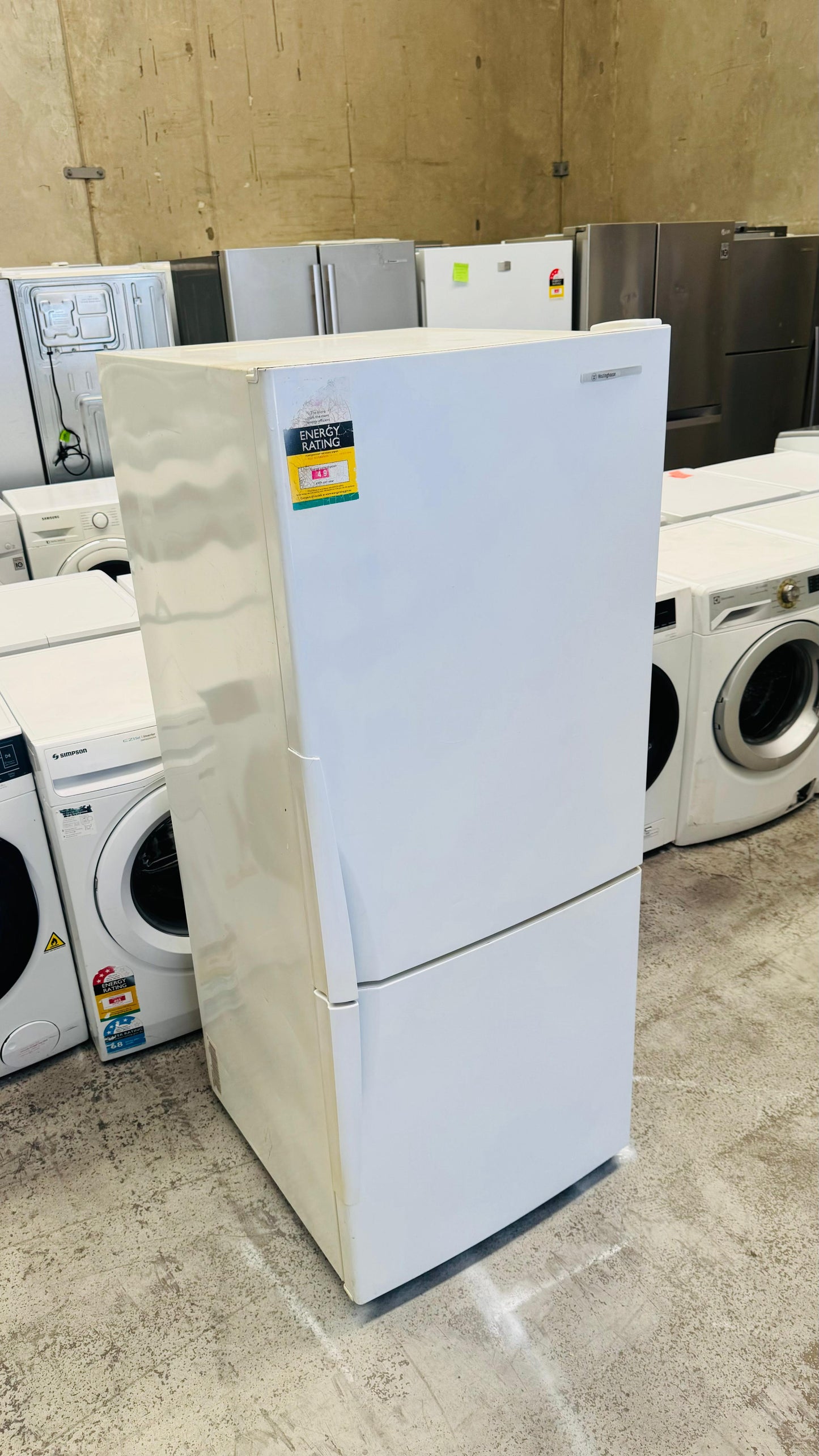 WESTINGHOUSE 370 LITRES FRIDGE FREEZER