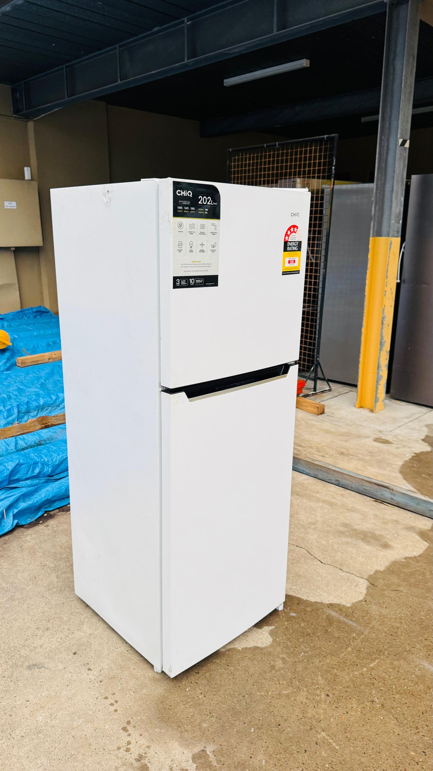 CHIQ 202 LITRES FRIDGE FREEZER