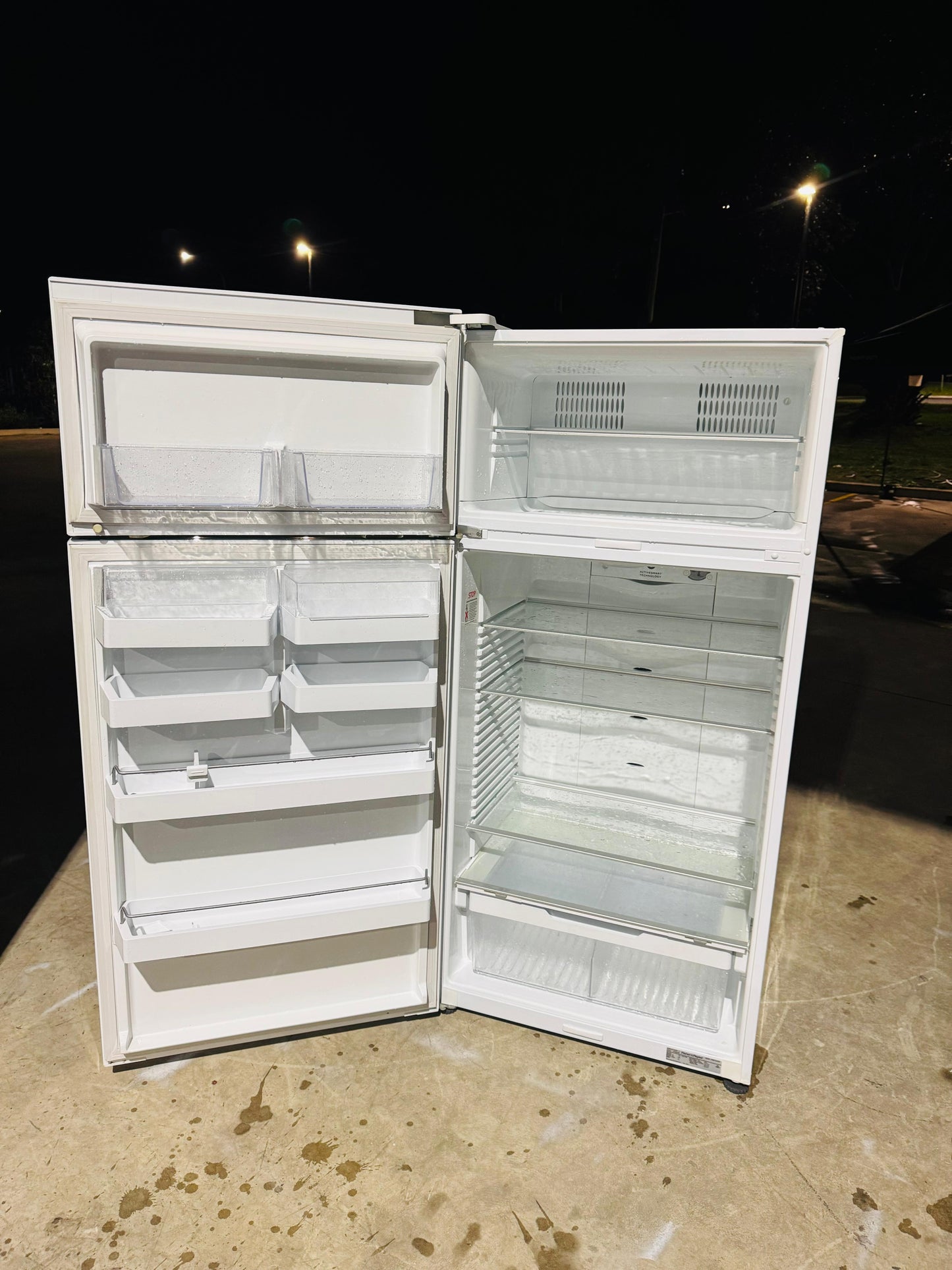 FISHER AND PAYKEL 517 LITRES FRIDGE FREEZER AND FISHER AND PAYKEL 7.5 KGS FRONT LOADER WASHIN MACHINE COMBO DEAL