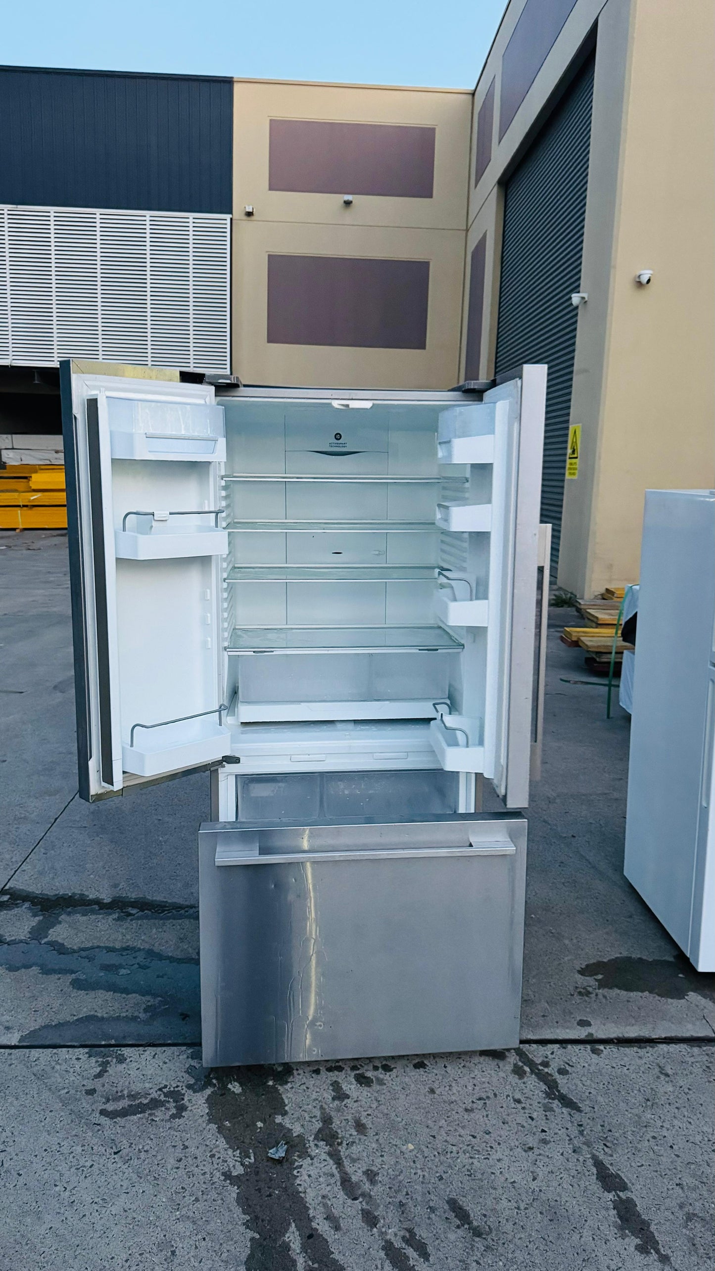 FISHER AND PAYKEL 519 LITRES FRENCH DOOR FRIDGE FREEZER