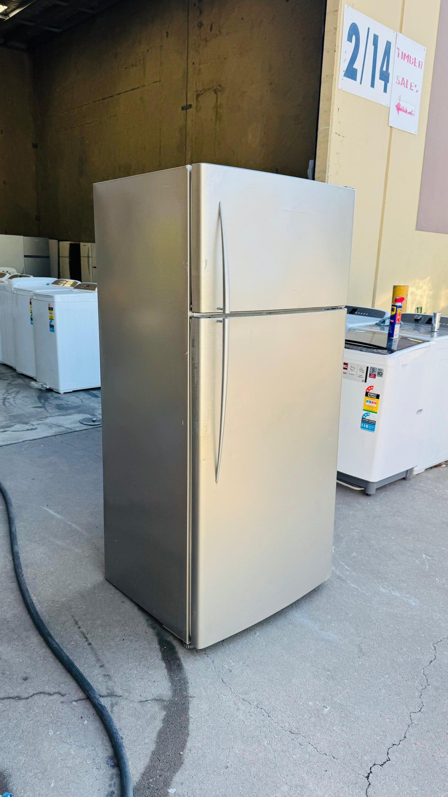 FISHER AND PAYKEL 517 LITRES FRIDGE FREEZER